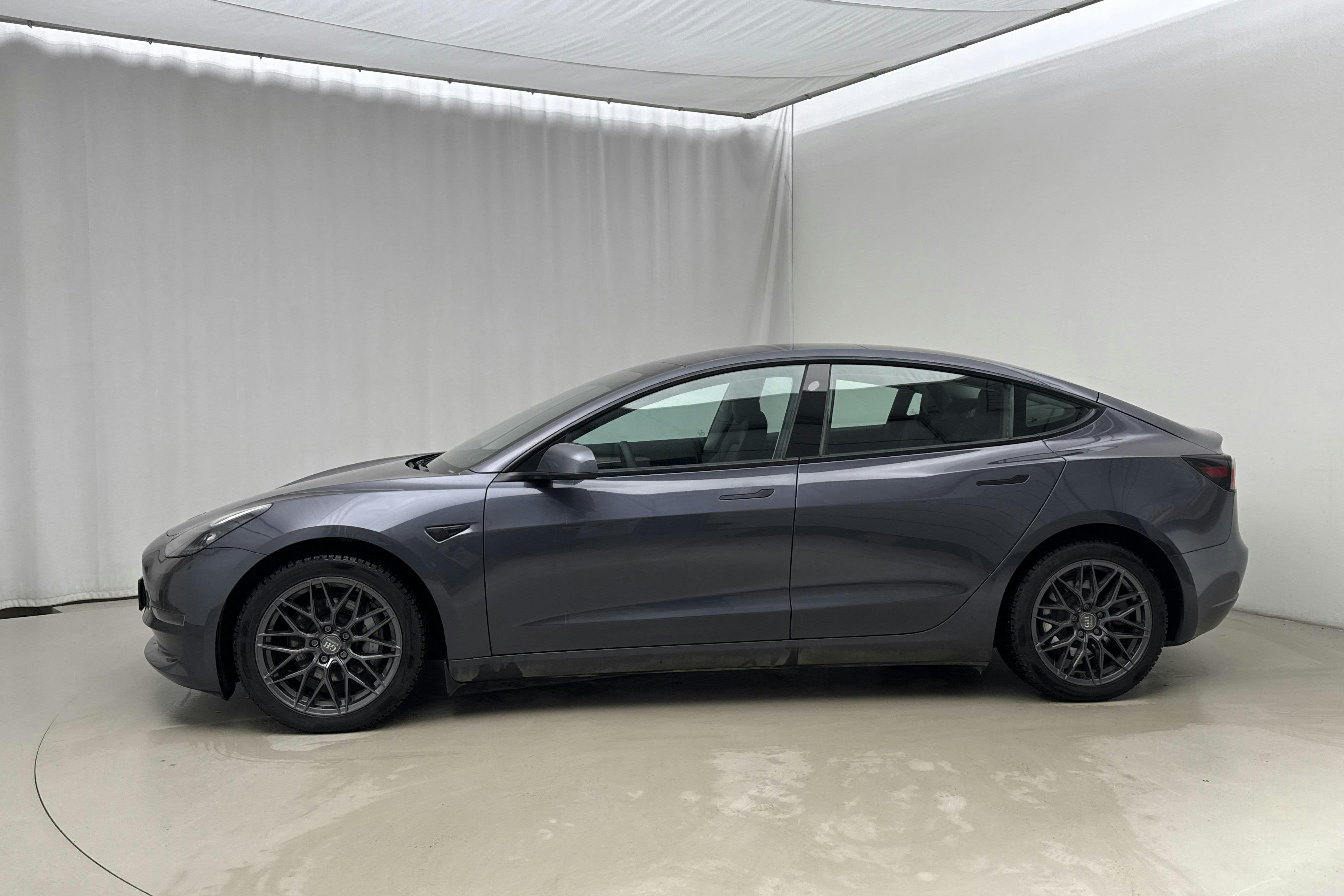 Präsentationsfoto 2 von 19: Tesla Model 3 Long Range Dual Motor AWD - 83 950 Kilometer - Verkaufsautomat - grau - 2023