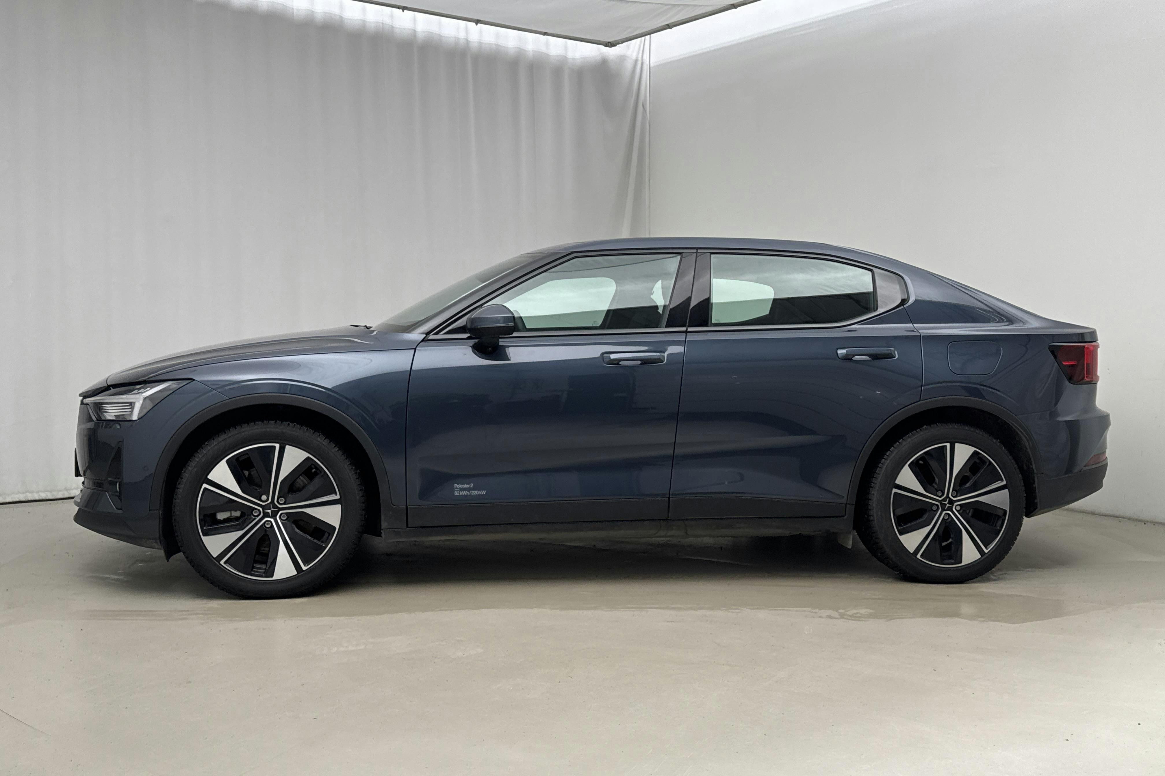 Presentationsfoto 2 av 24: Polestar 2 Long range Single motor (296hk) - 4 534 mil - Automat - Dark Blue - 2025