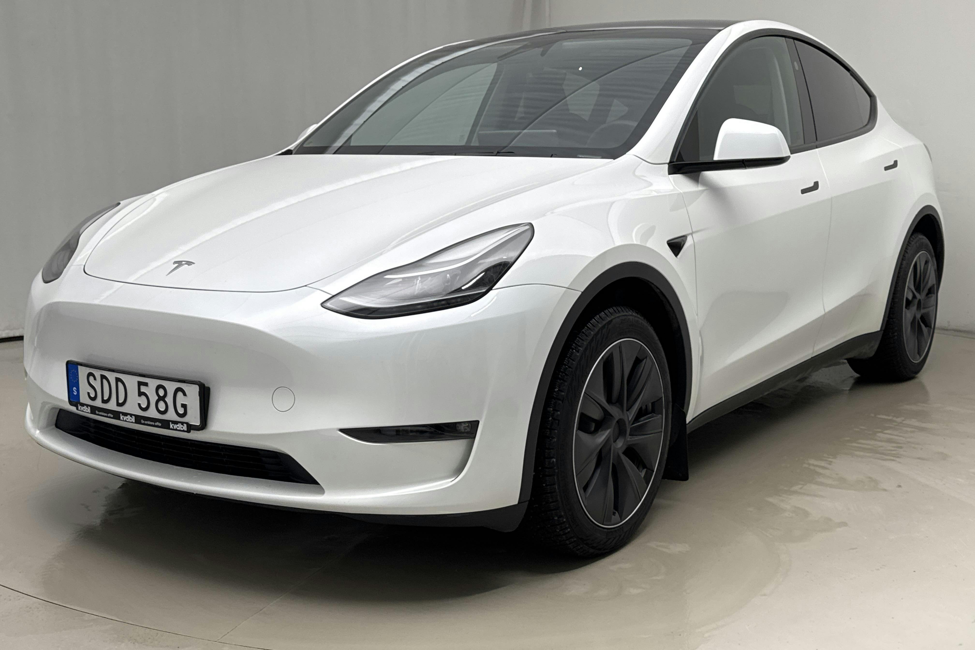 Presentation photo 1 of 19: Tesla Model Y Long Range Dual Motor AWD - 24 050 km - Automatic - white - 2024