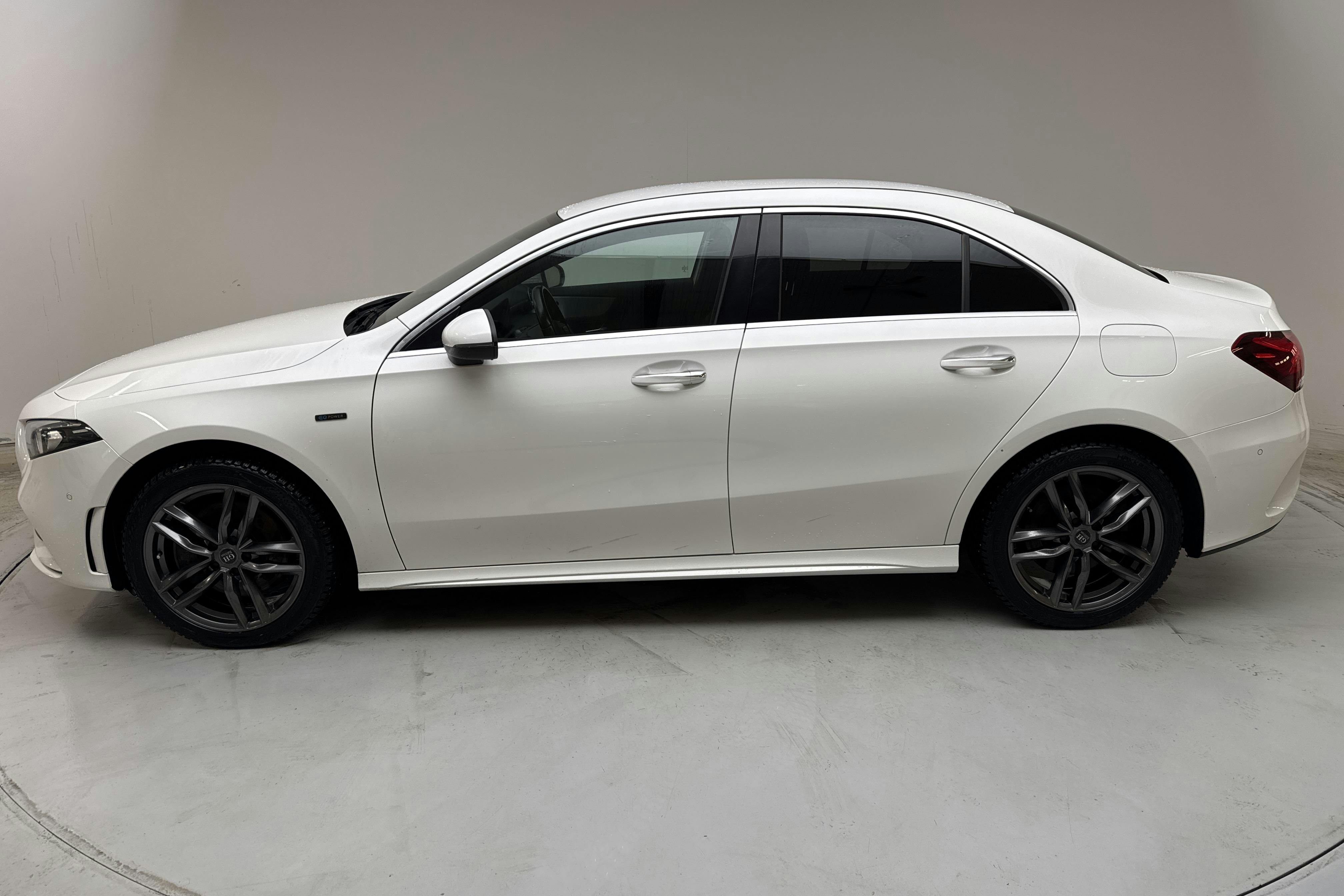Esitlusfoto 2 aadressil 18: Mercedes A 250 e Sedan V177 (224hk) - 102 620 km - Automaatne - valge - 2021