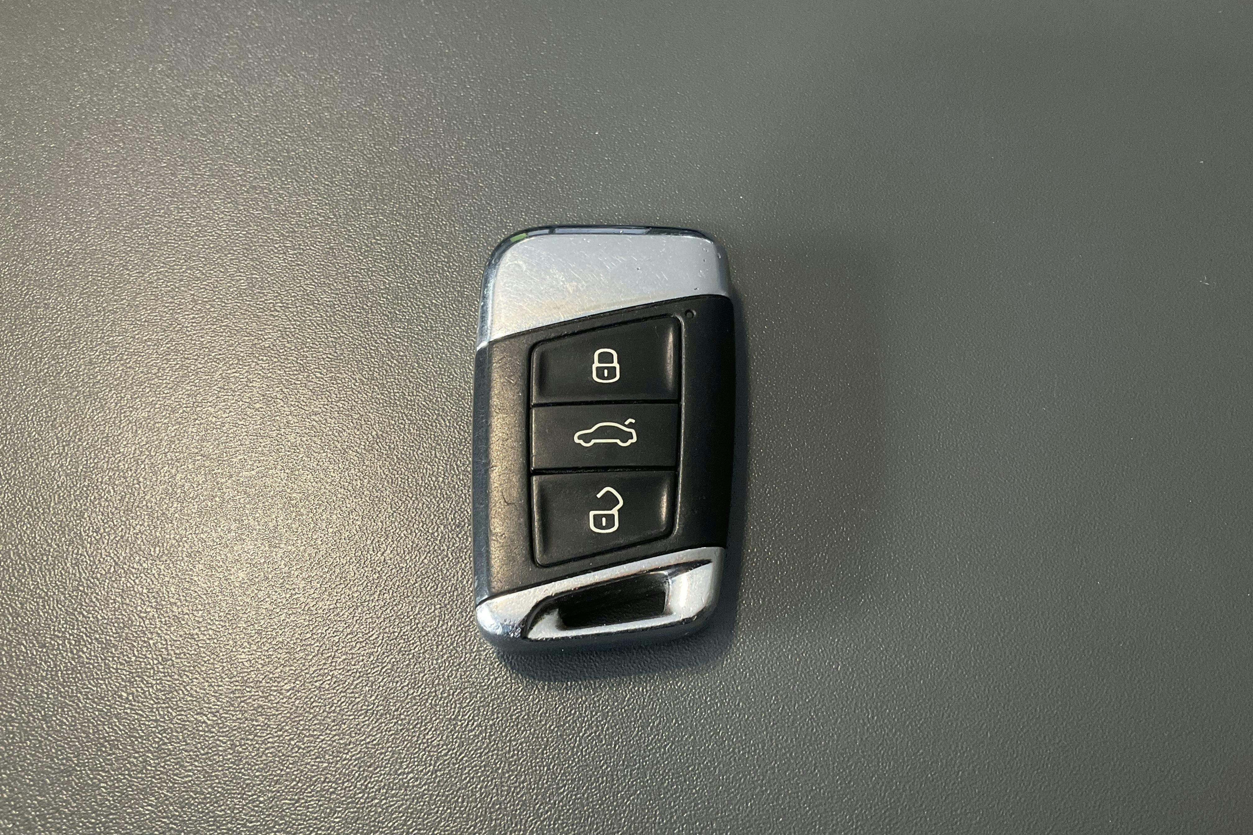 Præsentationsfoto 14 af 14: VW Passat 2.0 TDI Sportscombi 4MOTION (190hk) - 263 760 kilometer - Salgsautomat - Dark Grey - 2016