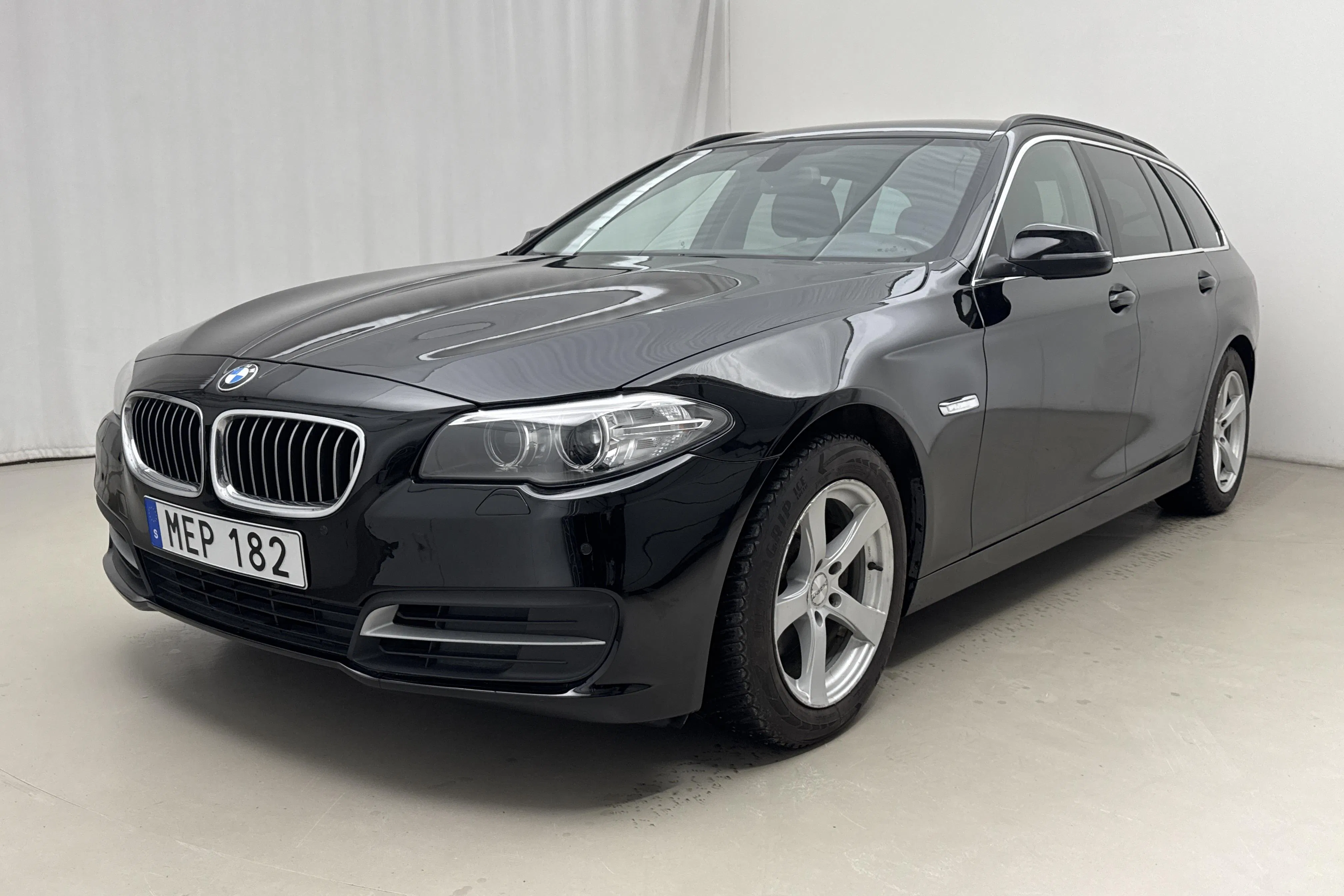 Presentation photo 1 of 17: BMW 520d xDrive Touring, F11 (190hk) - 251 660 km - Automatic - black - 2016