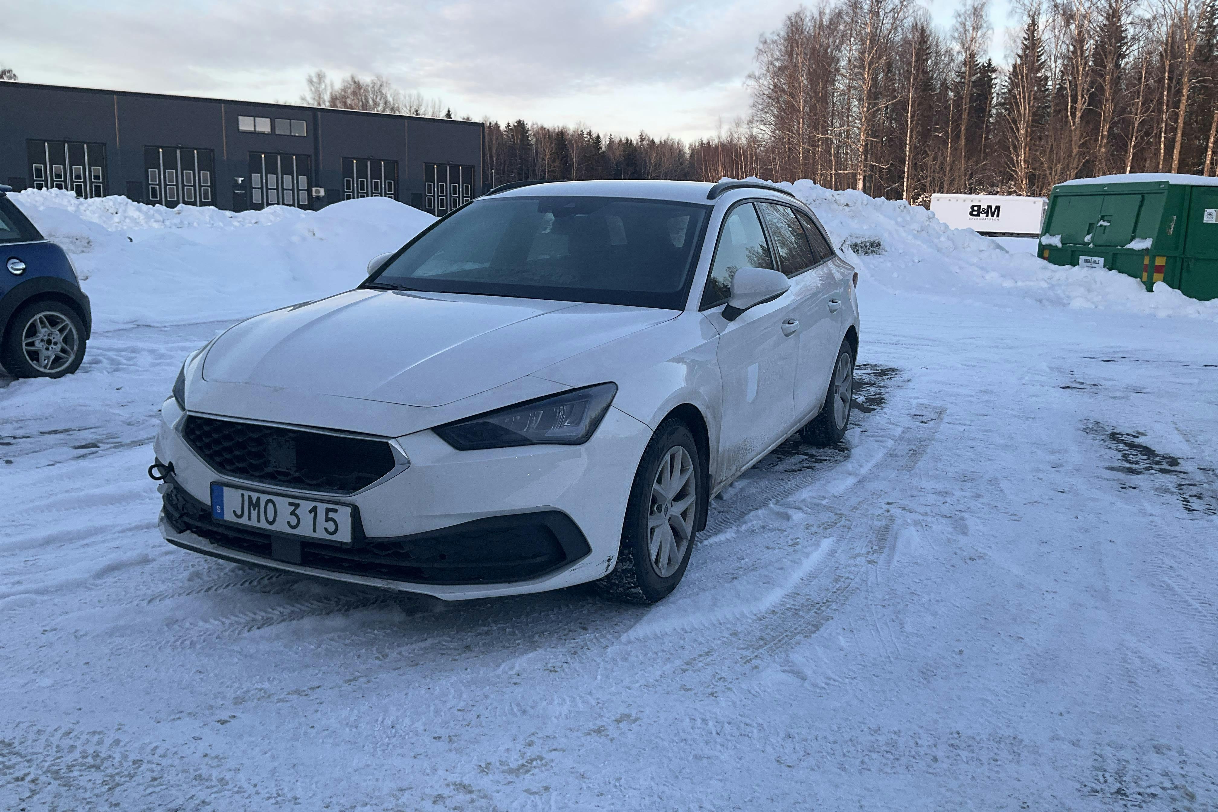 Presentationsfoto 1 av 12: Seat Leon 2.0 TDI 4Drive Sportstourer (150hk) - 15 875 mil - Automat - vit - 2022