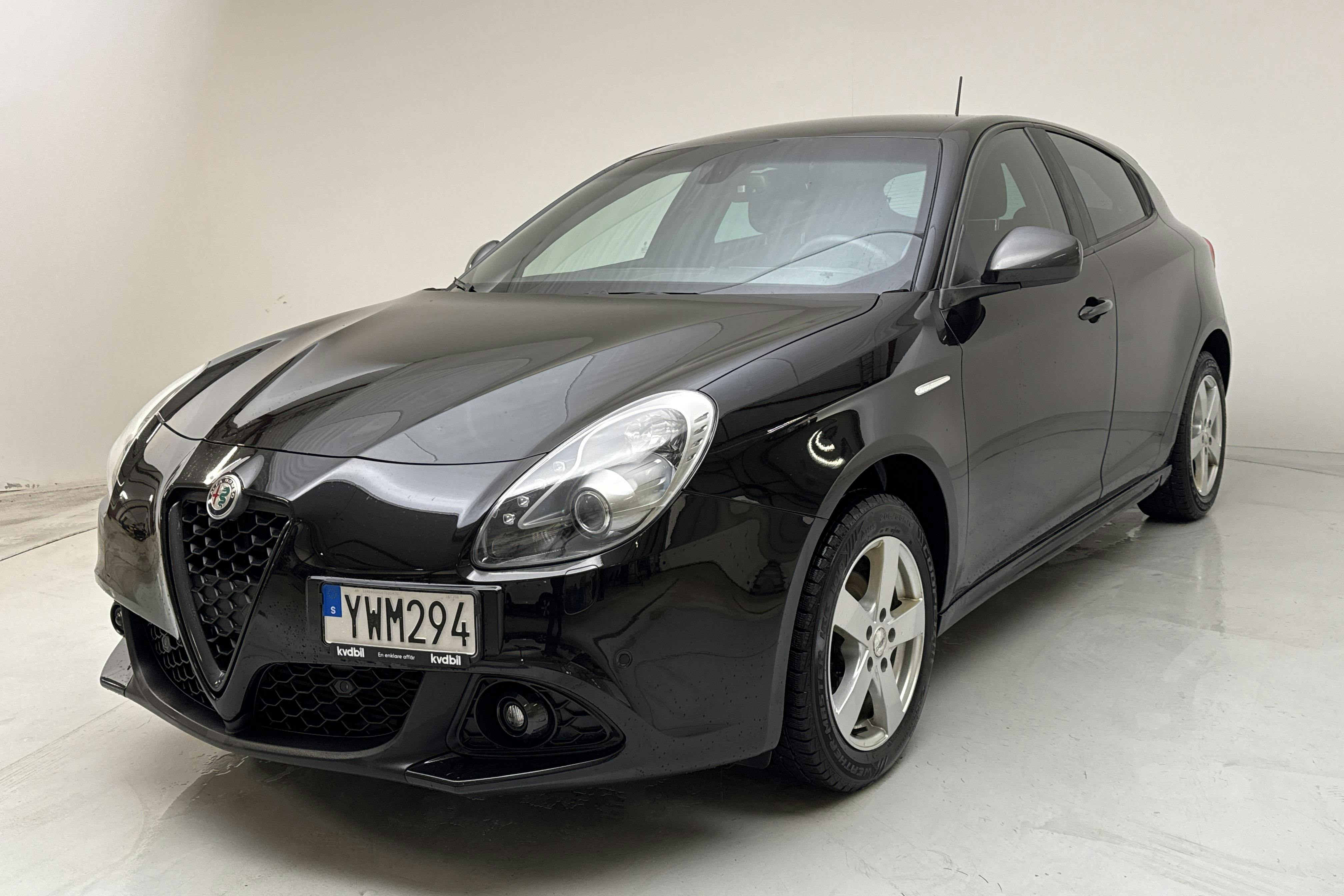 Præsentationsfoto 1 af 14: Alfa Romeo Giulietta 1.4 (120hk) - 74 270 kilometer - Manuel - Sort - 2019