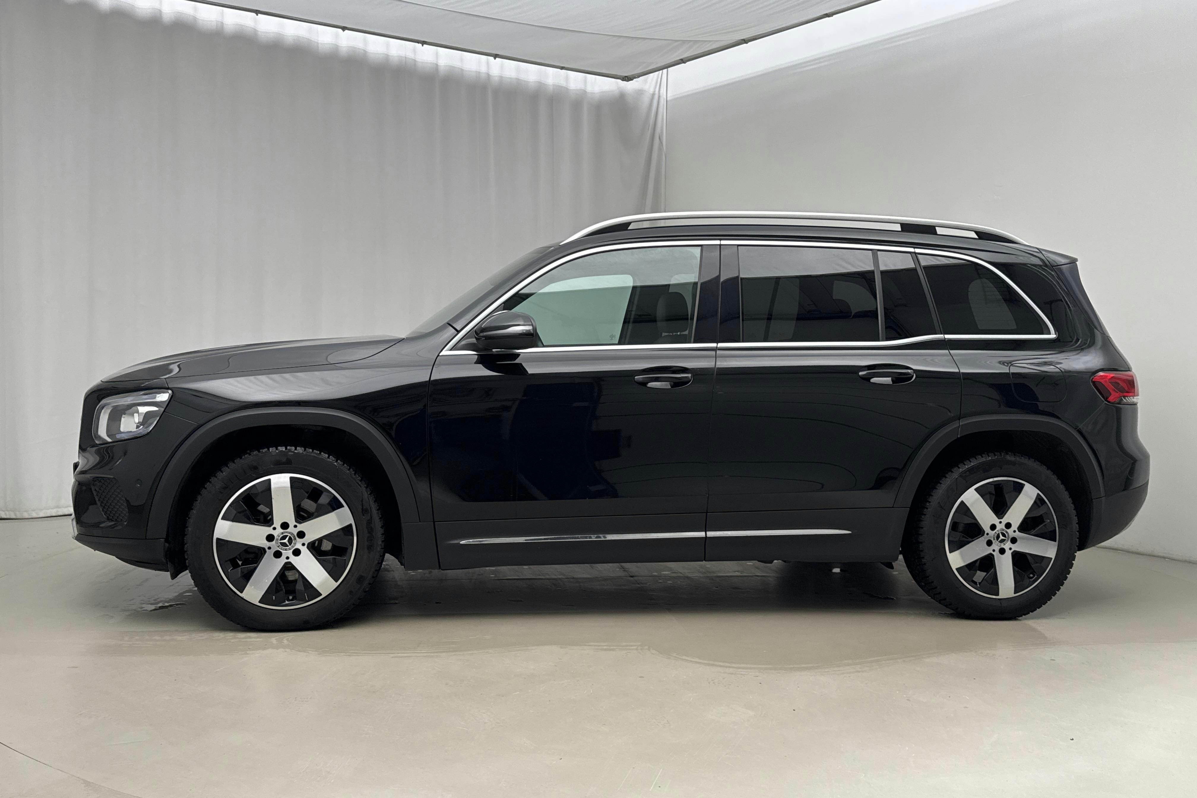 Presentationsfoto 2 av 20: Mercedes GLB 200 d 4MATIC X247 (150hk) - 9 118 mil - Automat - svart - 2021