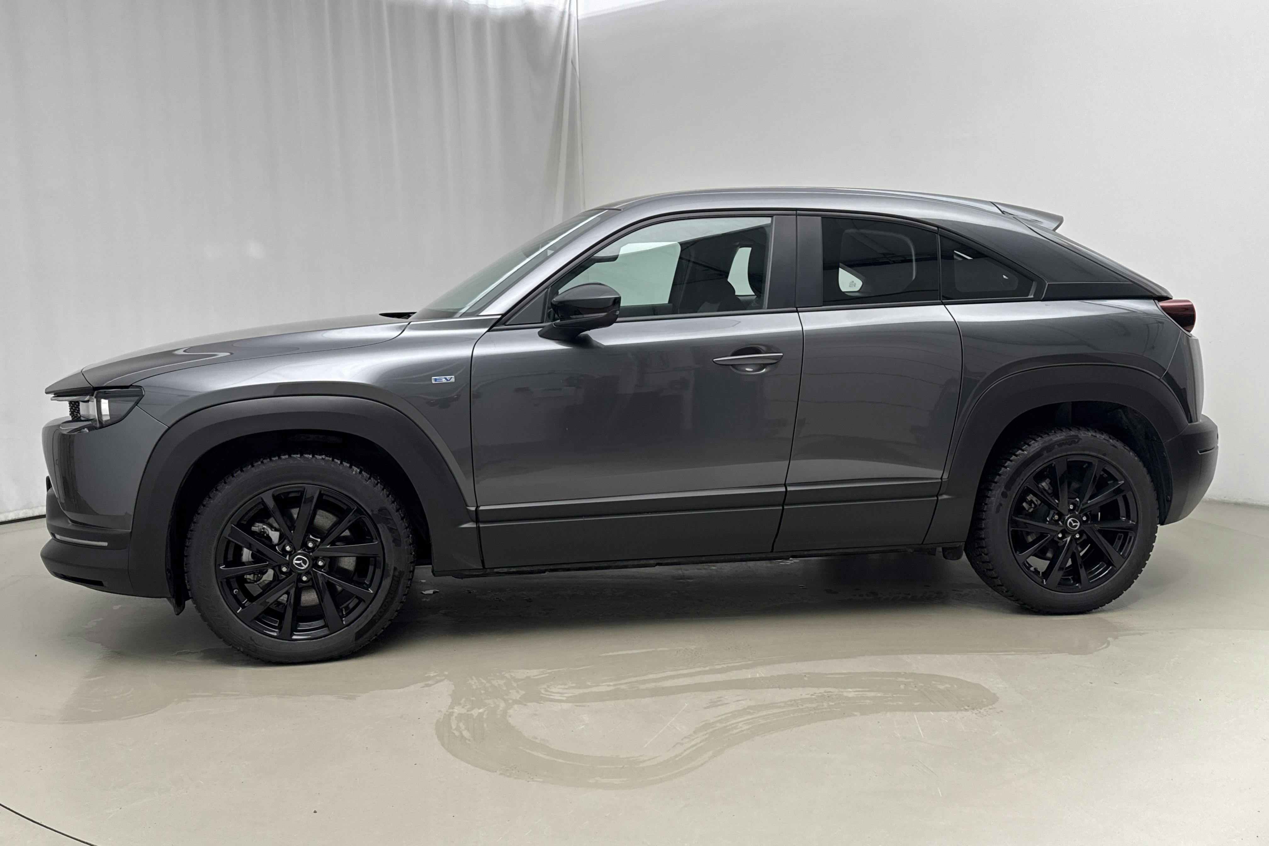 Presentationsfoto 2 av 23: Mazda MX-30 e-Skyactiv (145hk) - 3 325 mil - Automat - grå - 2023