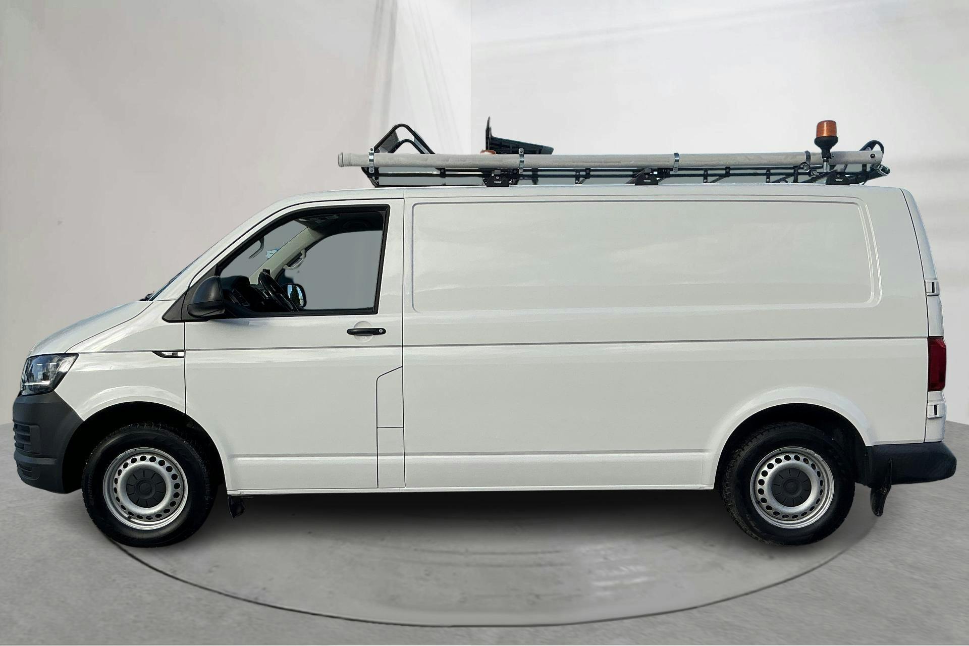 Presentationsfoto 2 av 19: VW Transporter T6 2.0 TDI BMT Skåp 4MOTION (150hk) - 11 305 mil - Manuell - vit - 2017