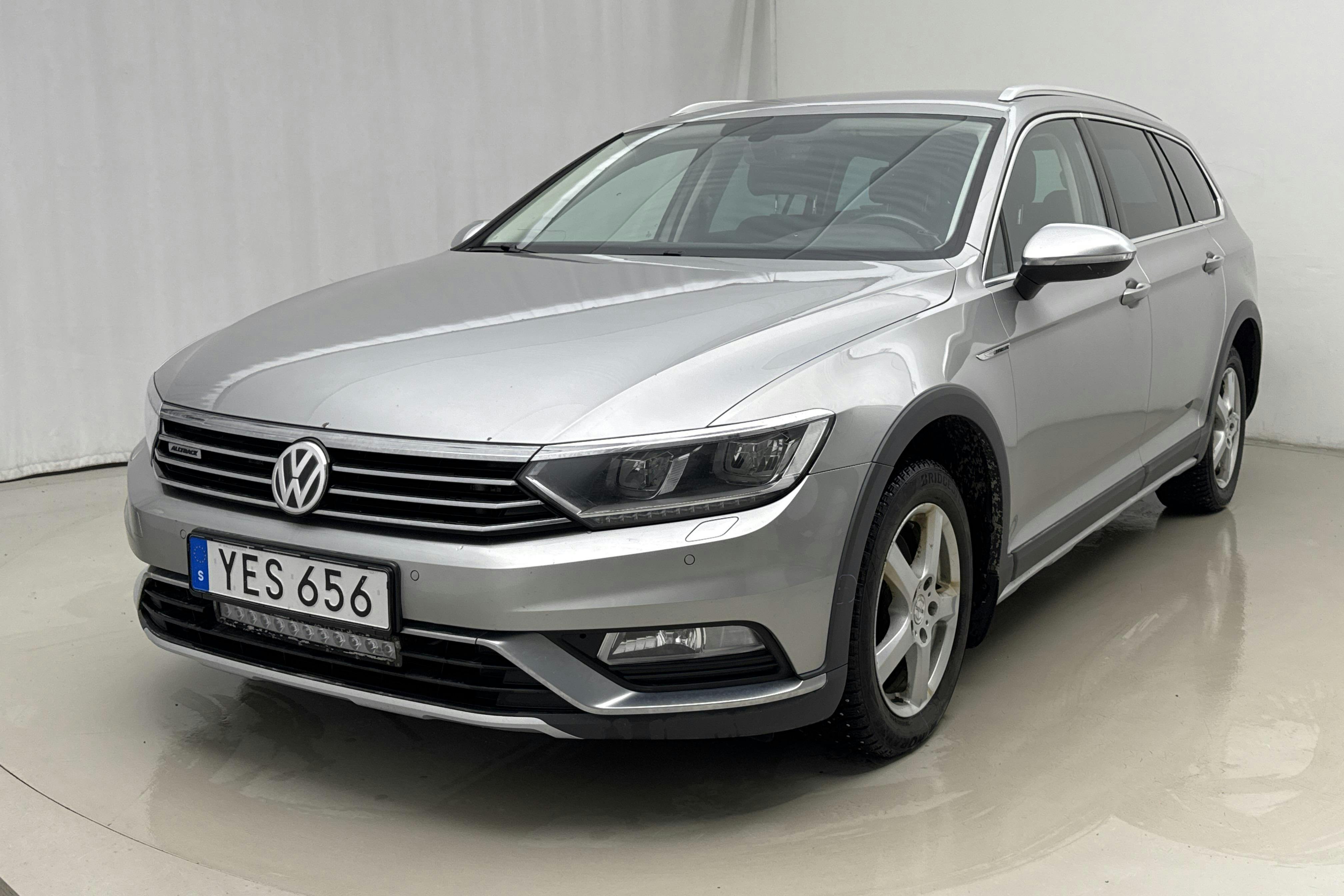 Presentationsfoto 1 av 18: VW Passat Alltrack 2.0 TDI 4MOTION (190hk) - 20 721 mil - Automat - silver - 2017