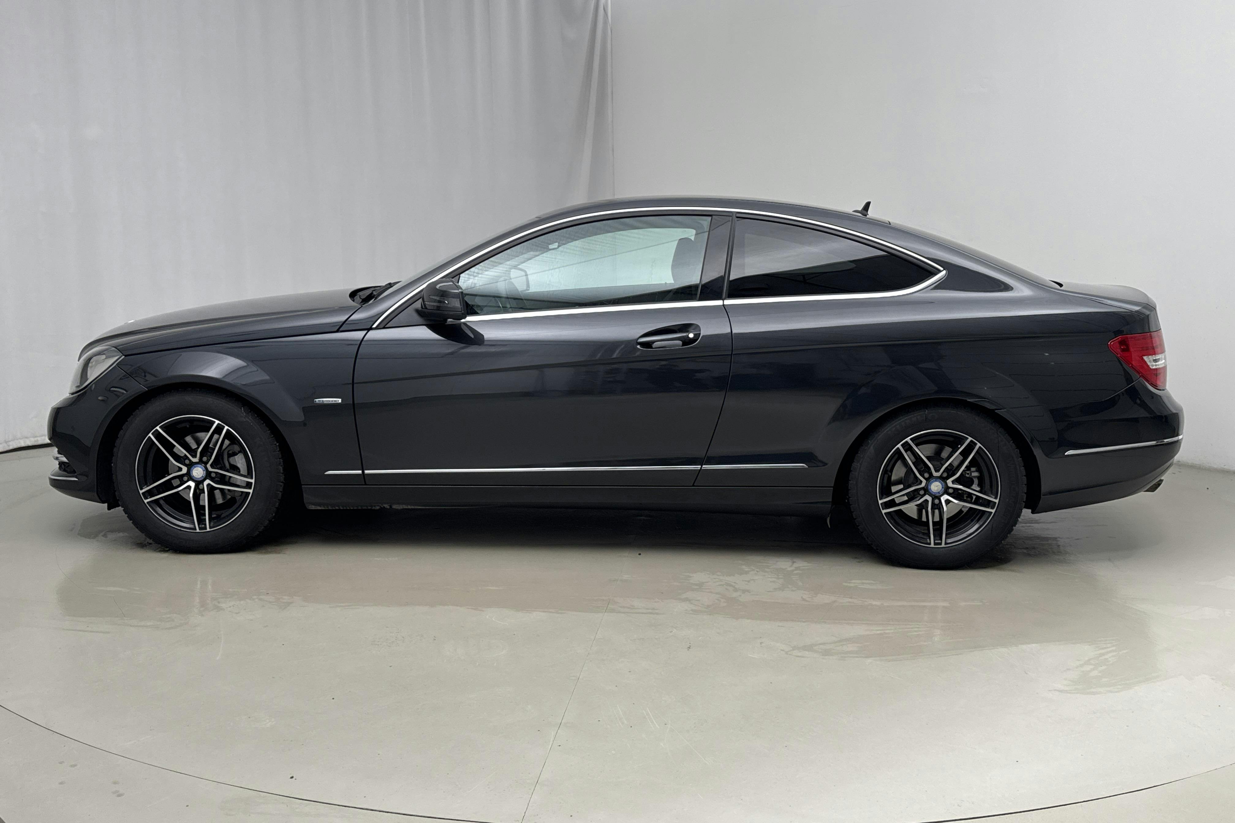 Presentationsfoto 2 av 16: Mercedes C 180 C204 (156hk) - 4 018 mil - Automat - svart - 2011