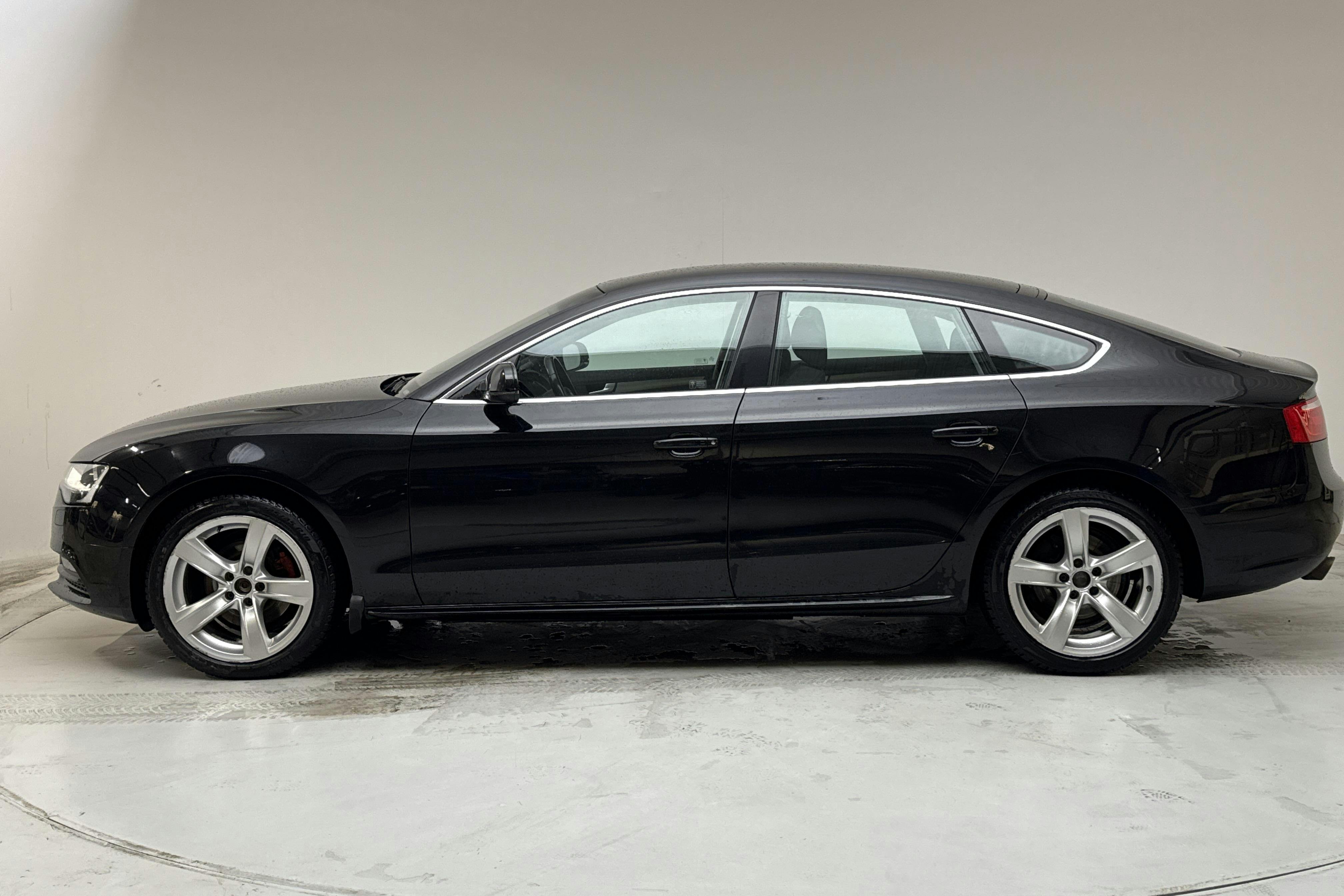 Presentationsfoto 2 av 13: Audi A5 1.8 TFSI Sportback (170hk) - 15 927 mil - Automat - svart - 2013