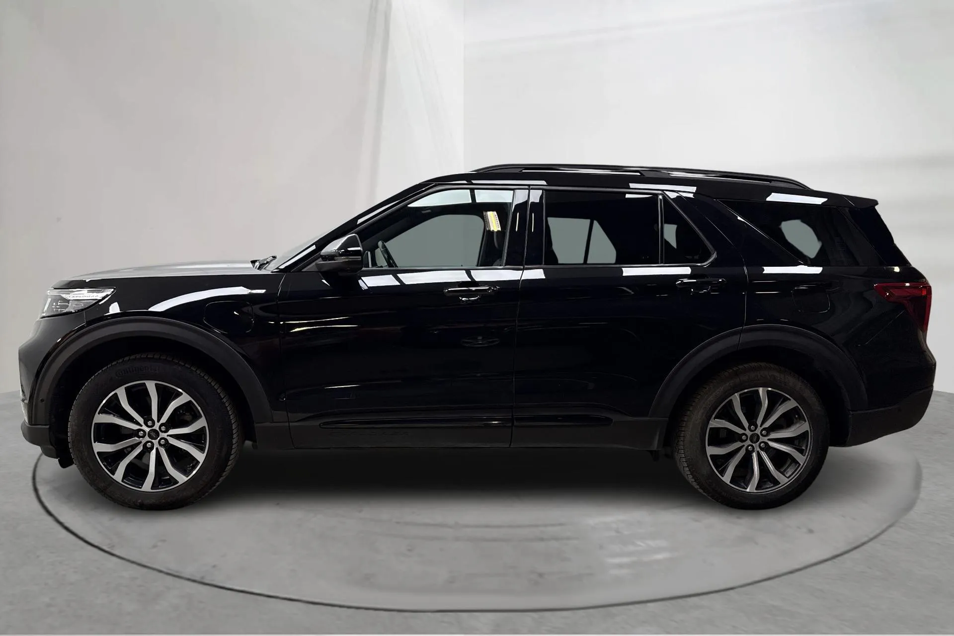 Presentation photo 2 of 25: Ford Explorer 3.0T EcoBoost (457hk) - 113 880 km - Automatic - black - 2022