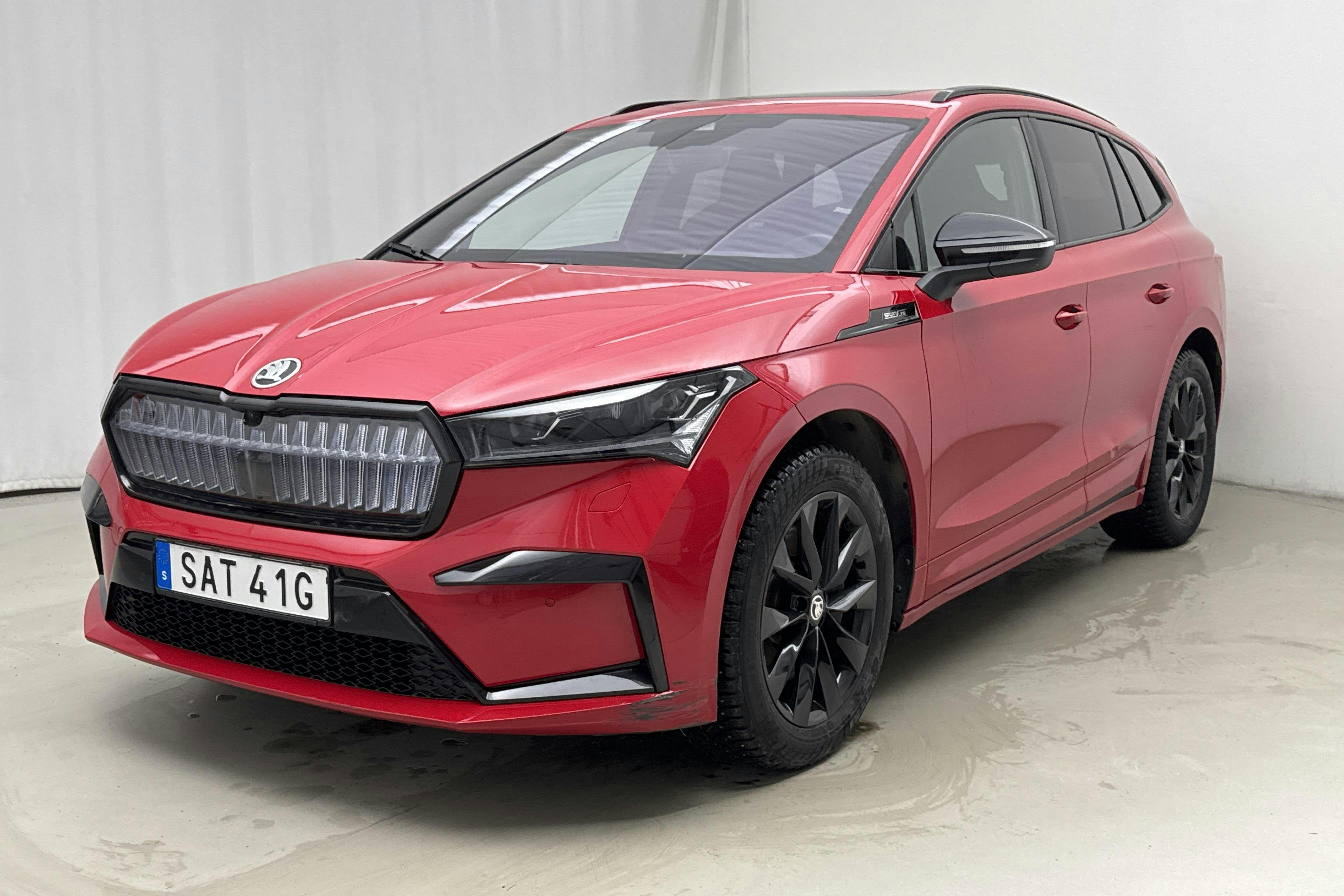 Presentationsfoto 1 av 18: Skoda Enyaq iV 80x (265hk) - 5 240 mil - Automat - röd - 2023