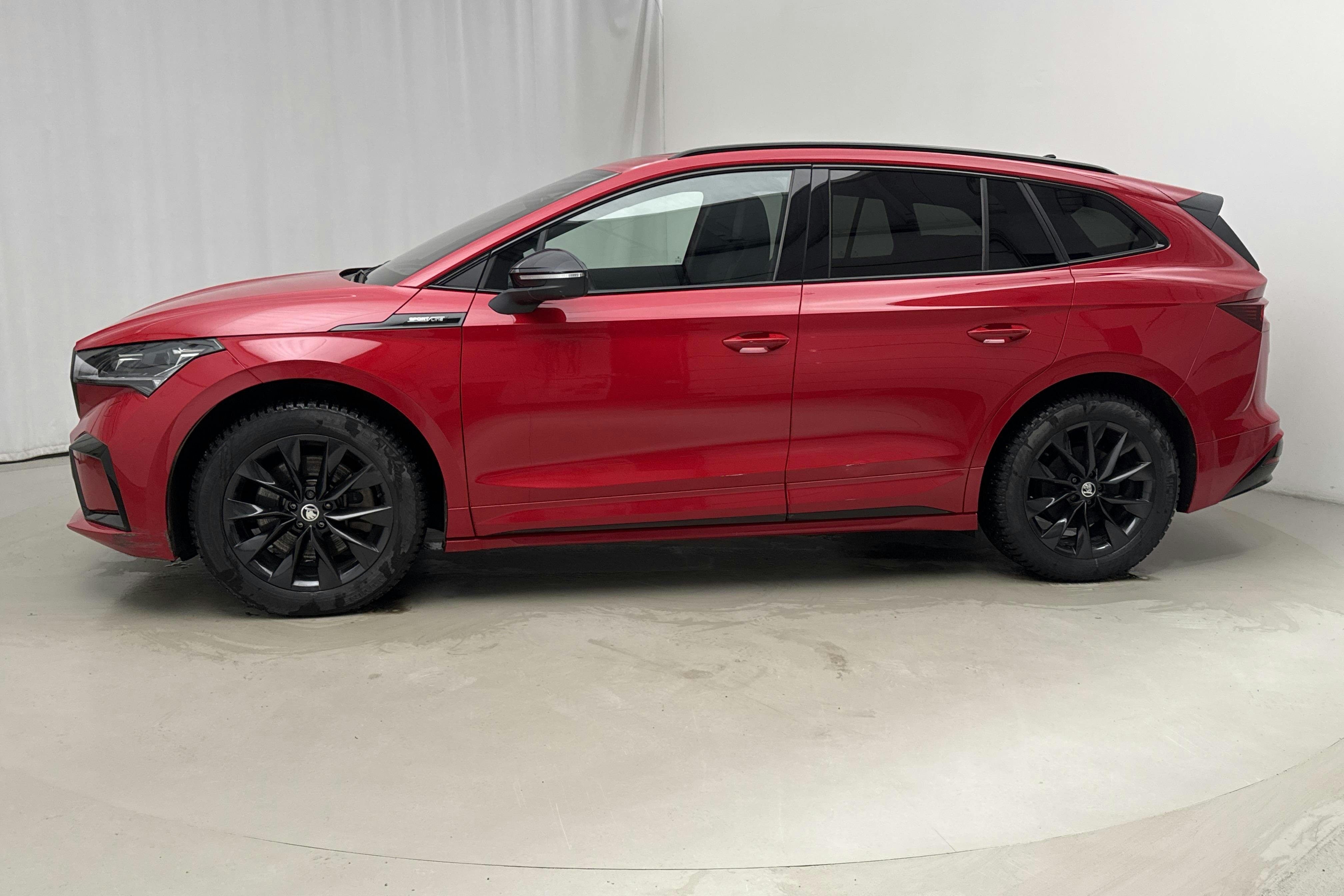 Presentationsfoto 2 av 18: Skoda Enyaq iV 80x (265hk) - 5 240 mil - Automat - röd - 2023