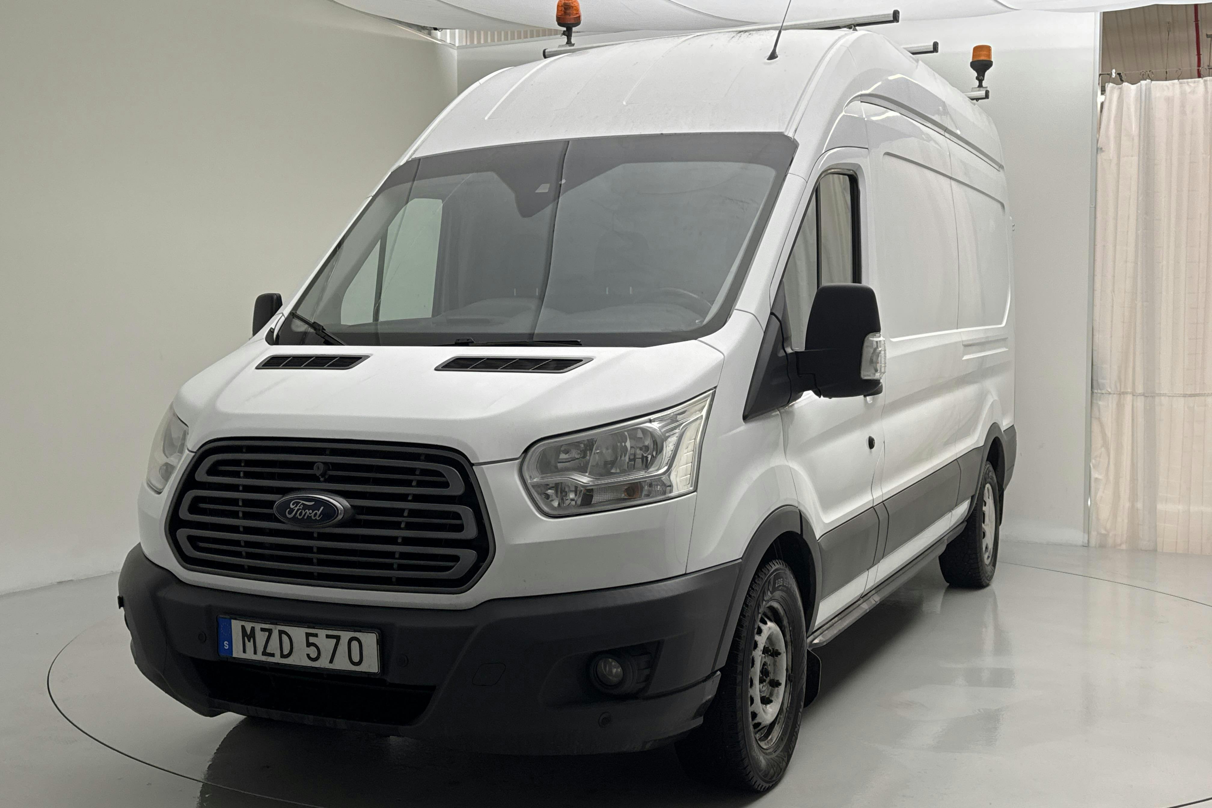 Presentation photo 1 of 15: Ford Transit 350 2.2 TDCi Skåp 2WD (125hk) - 164 110 km - Manual - white - 2016