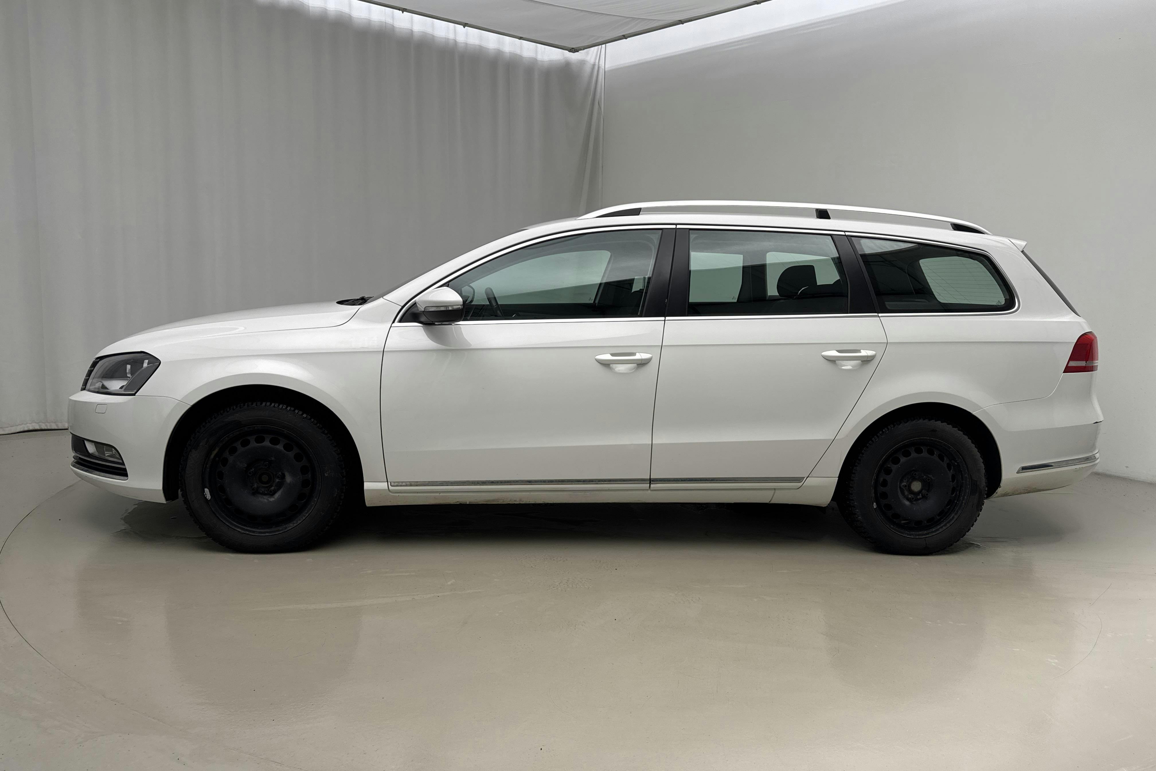 Presentationsfoto 2 av 16: VW Passat 1.4 TSI EcoFuel Variant (150hk) - 9 348 mil - Automat - vit - 2015
