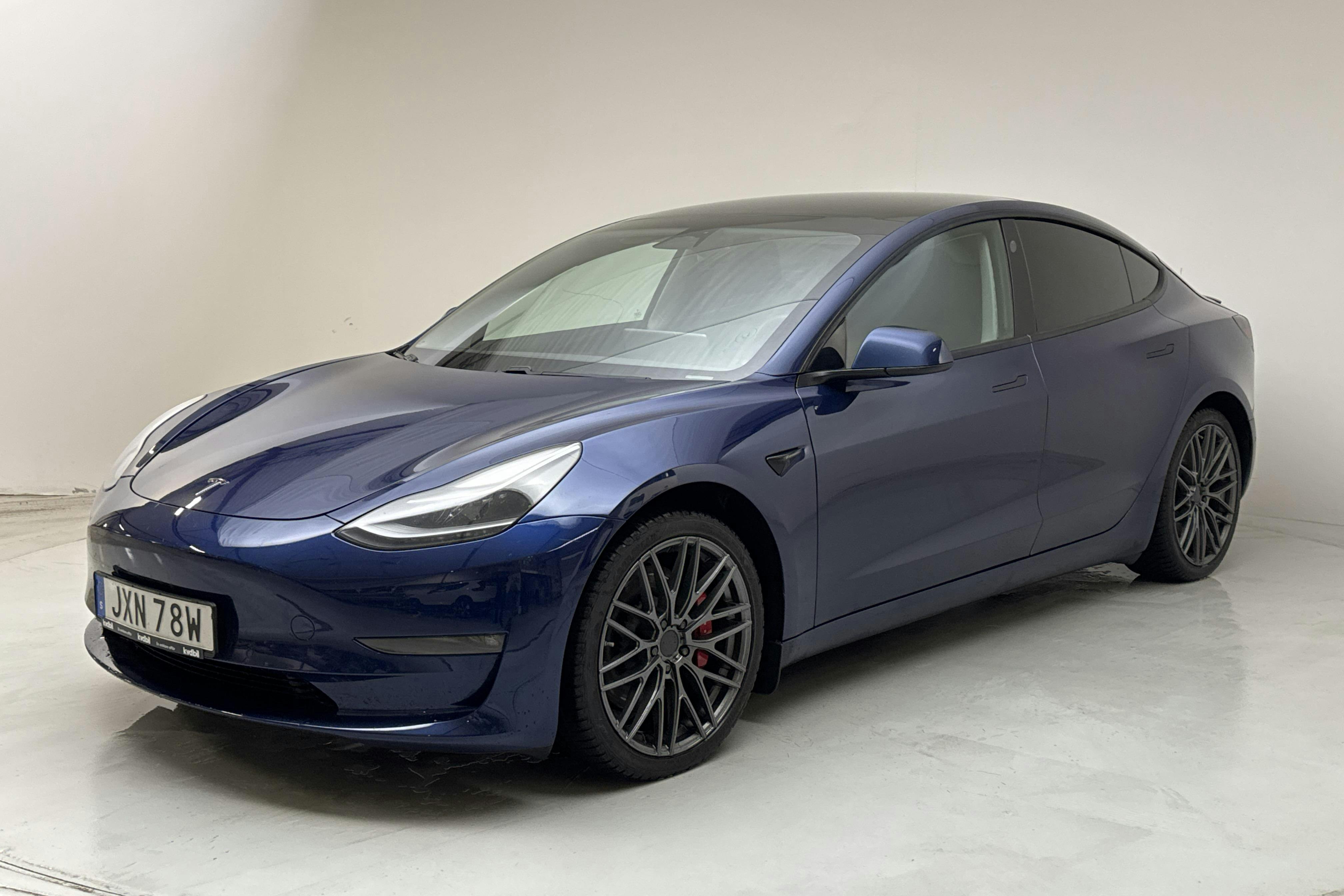 Presentationsfoto 1 av 21: Tesla Model 3 Performance AWD - 14 080 mil - Automat - blå - 2021