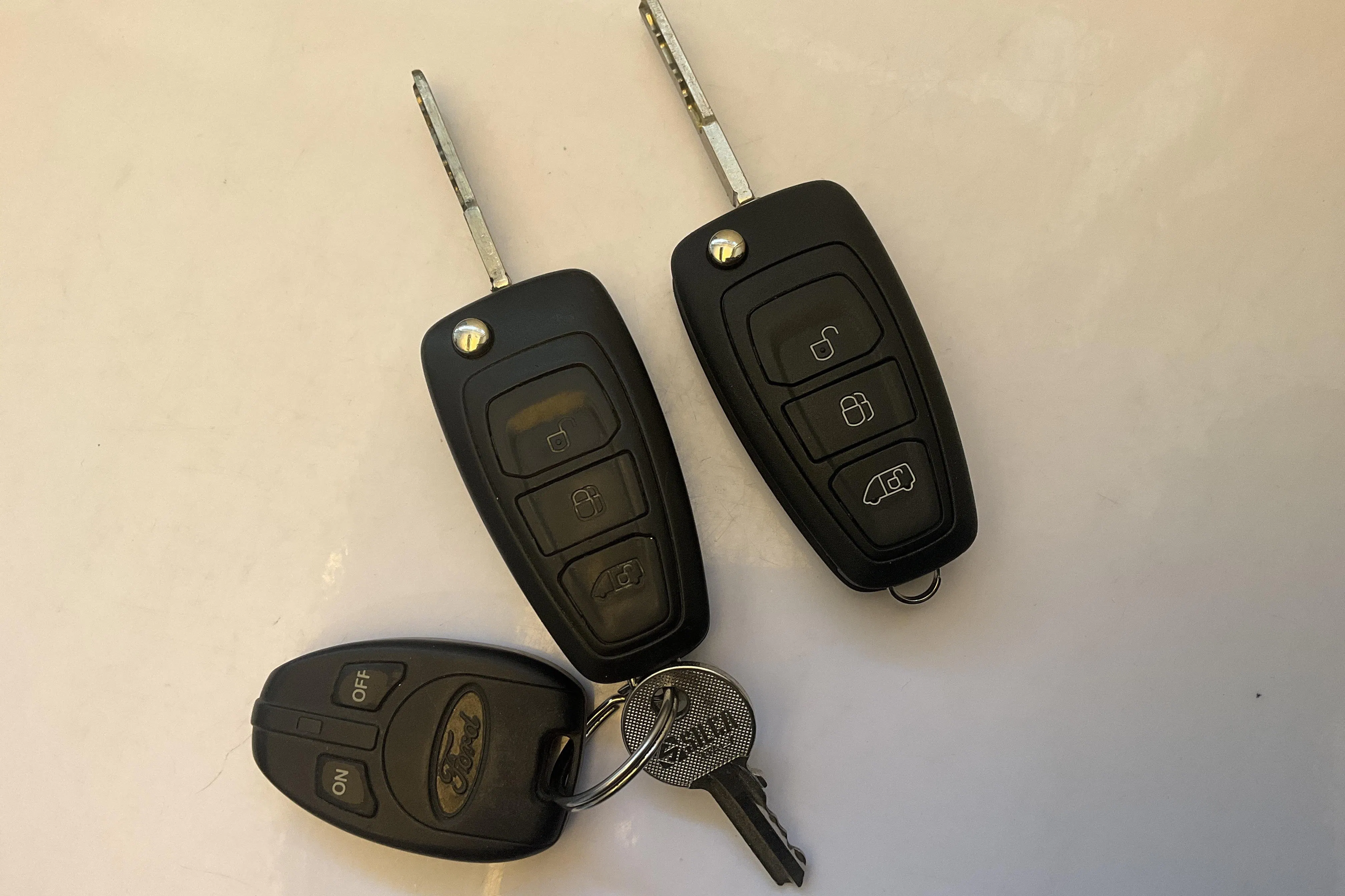 Presentationsfoto 14 av 14: Ford Transit Custom 340 2.0 TDCi 2WD Skåp (130hk) - 15 432 mil - Automat - röd - 2022