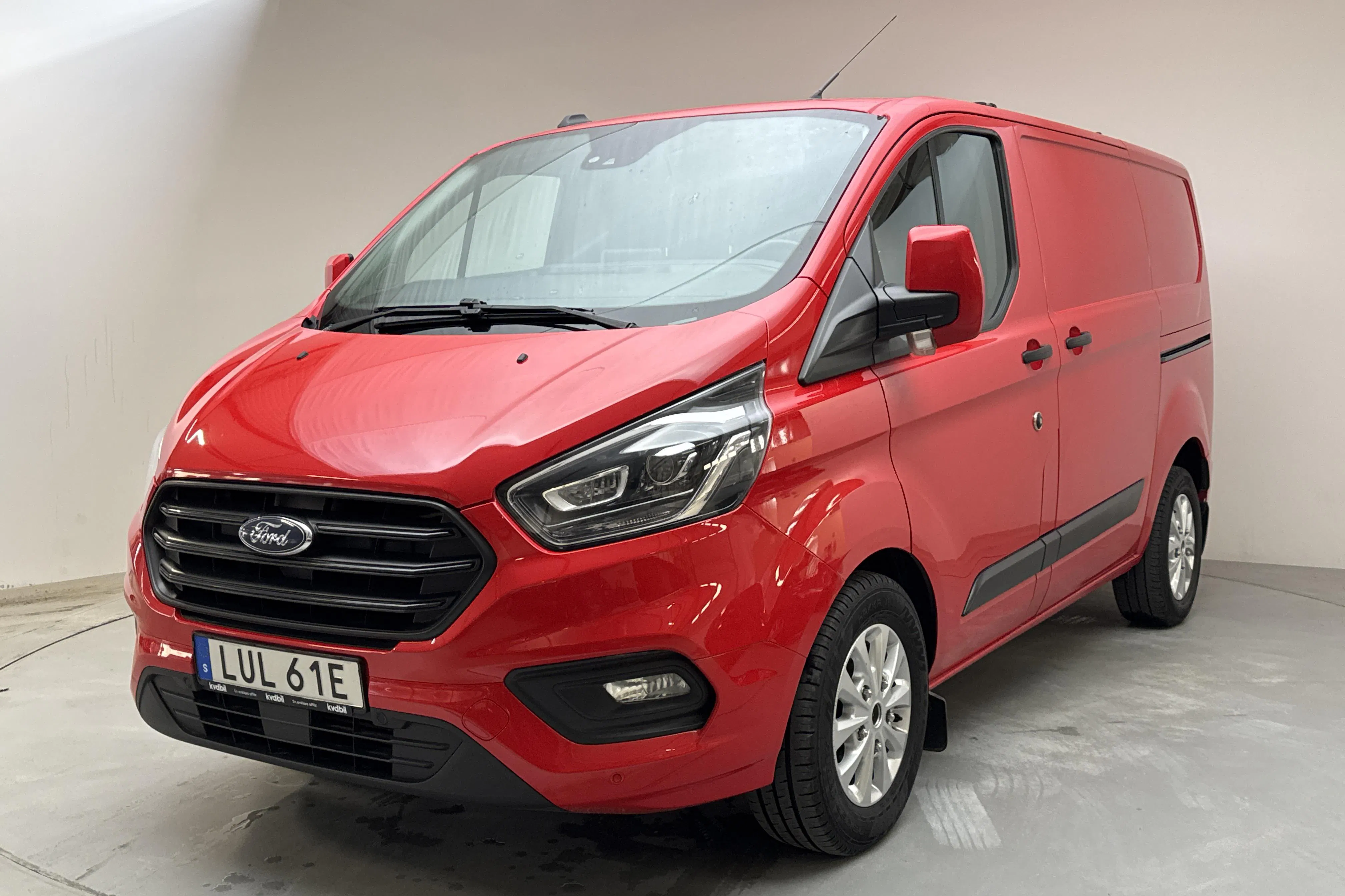 Presentationsfoto 1 av 14: Ford Transit Custom 340 2.0 TDCi 2WD Skåp (130hk) - 15 432 mil - Automat - röd - 2022
