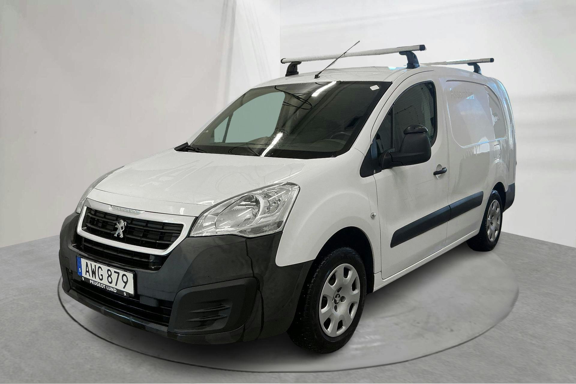 Presentationsfoto 1 av 14: Peugeot Partner 1.6 BlueHDI Skåp (100hk) - 11 331 mil - Manuell - vit - 2018