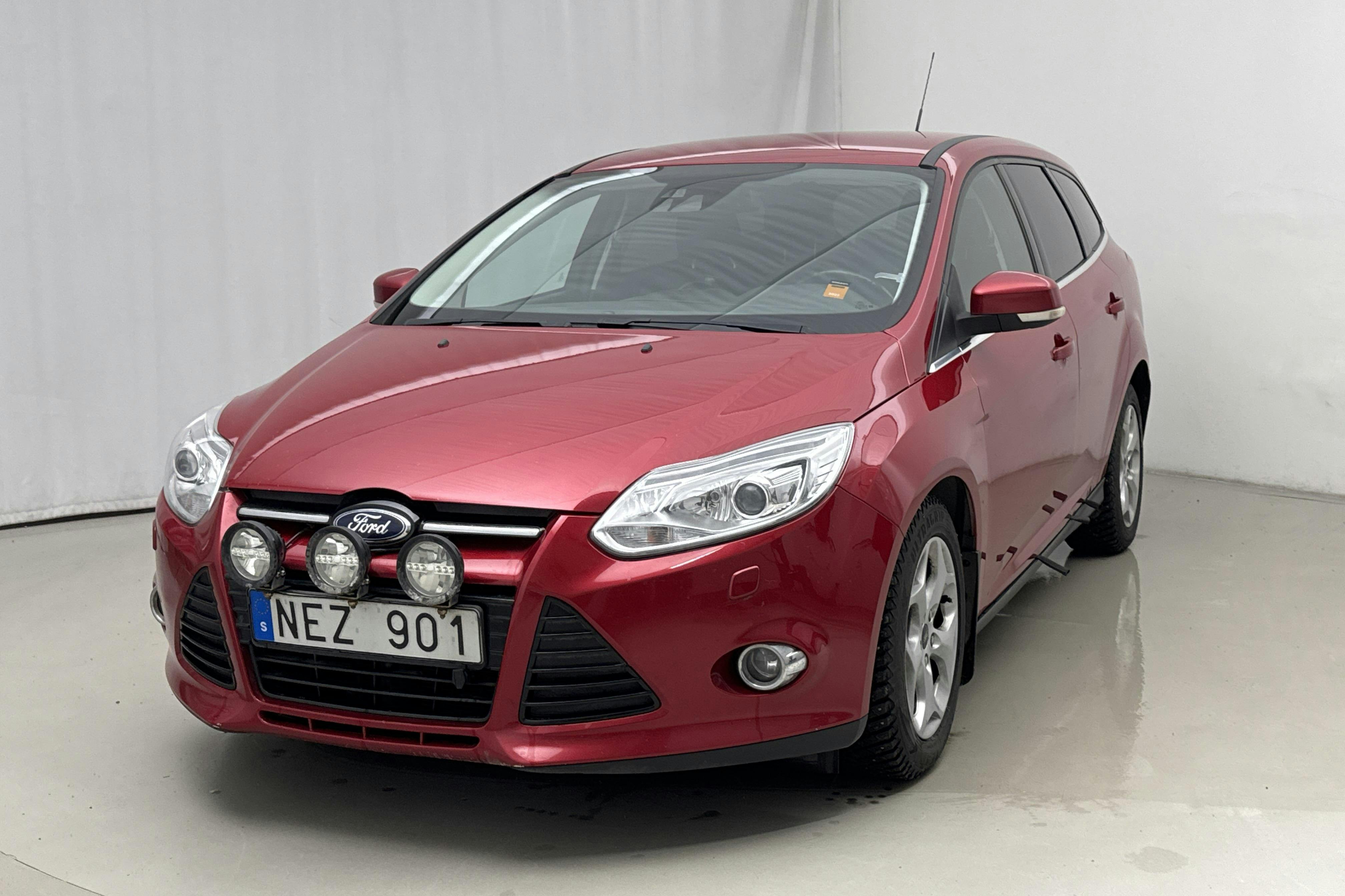 Presentationsfoto 1 av 11: Ford Focus 1.6 TDCi Kombi (115hk) - 16 083 mil - Manuell - röd - 2013