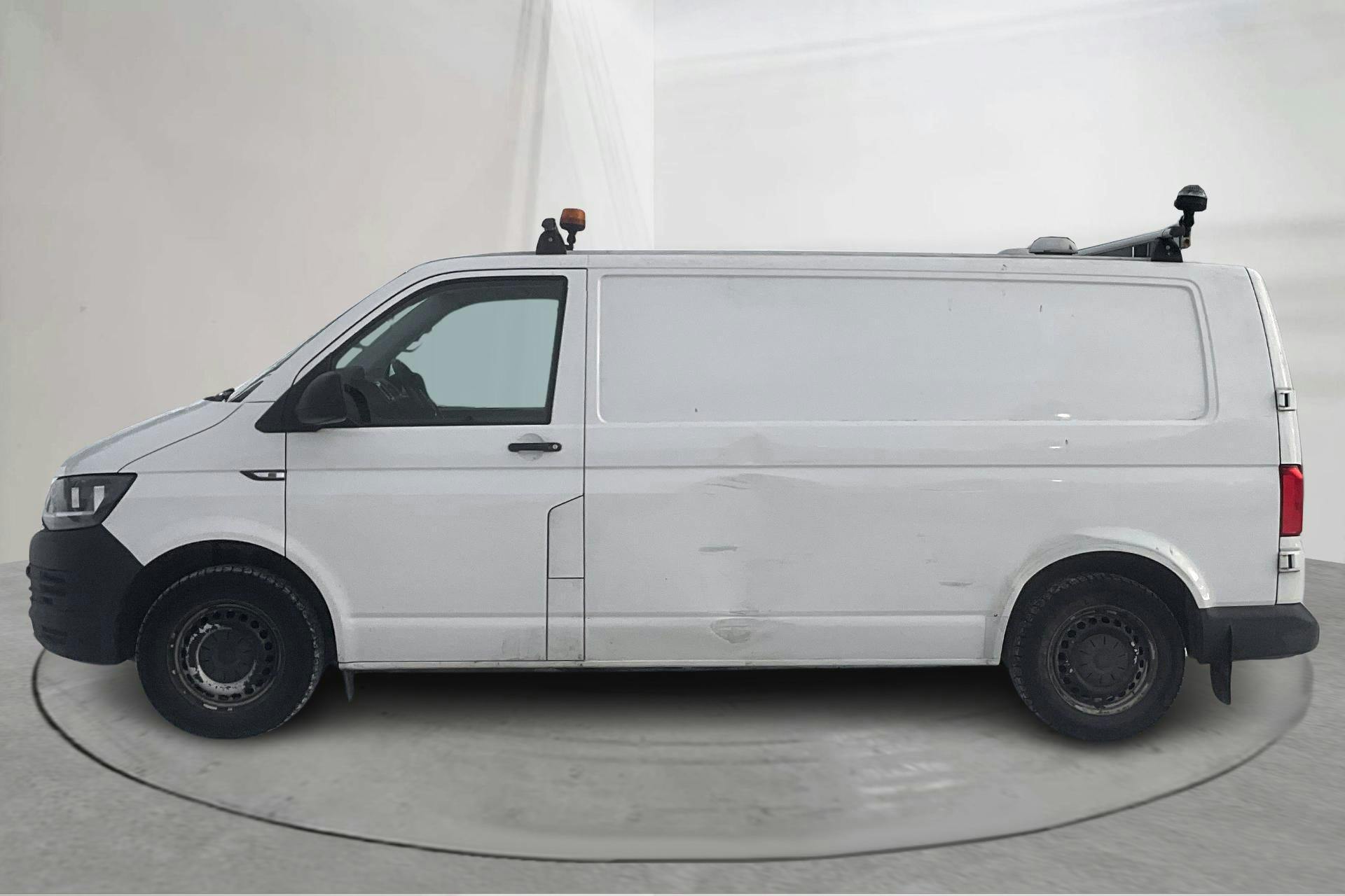 Presentationsfoto 2 av 12: VW Transporter T6 2.0 TDI BMT Skåp 4MOTION (150hk) - 18 497 mil - Manuell - vit - 2018