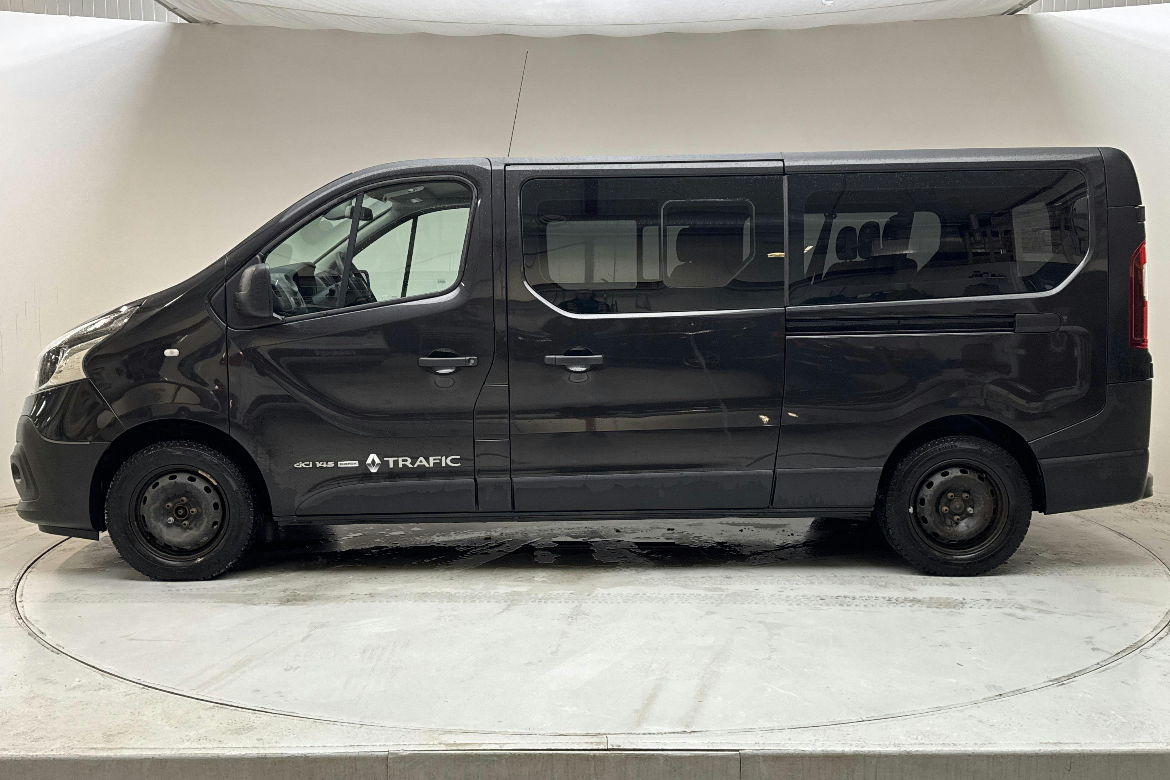 Presentation photo 2 of 15: Renault Trafic 1.6 dCi Minibuss (145hk) - 87 040 km - Manual - black - 2017
