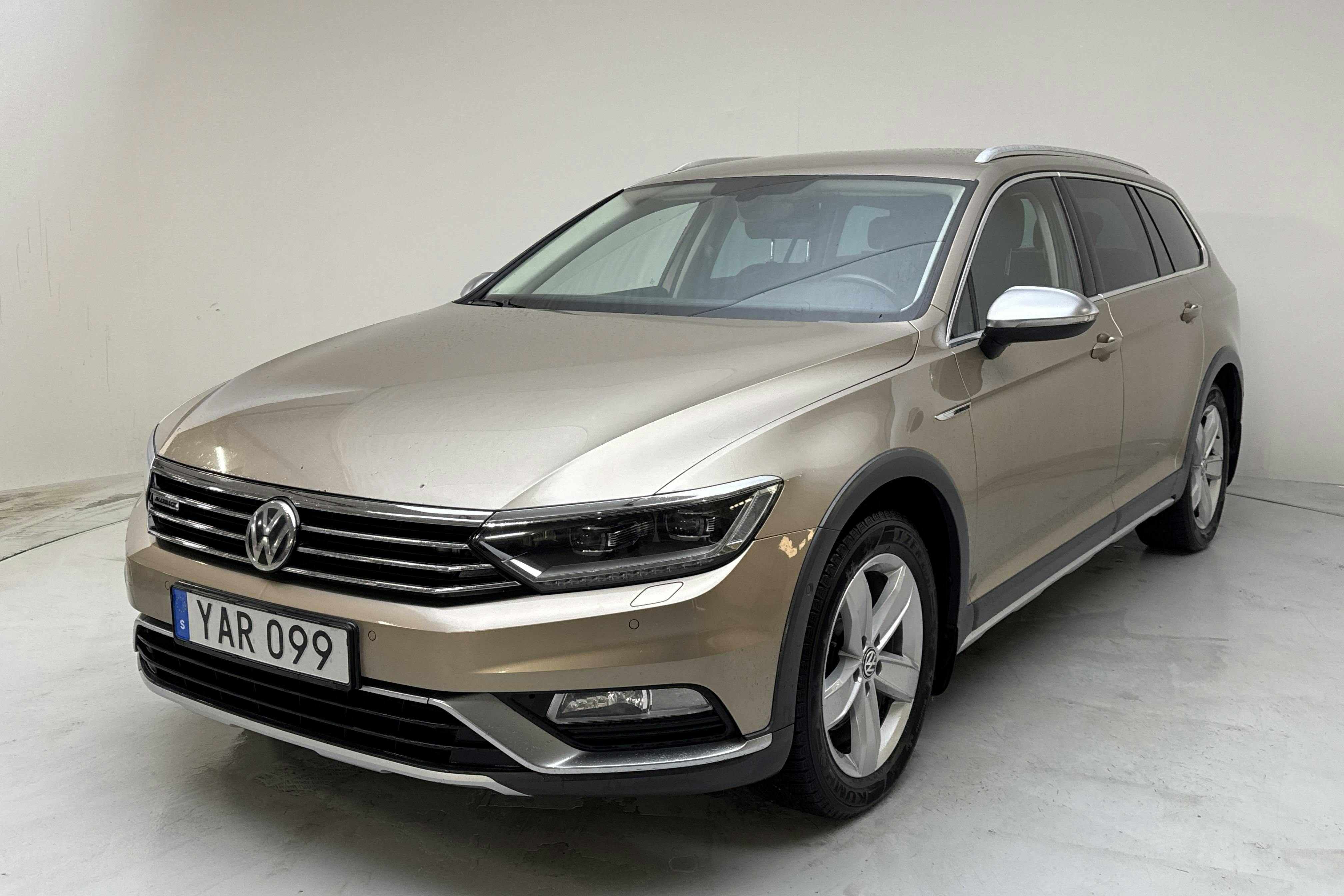 Presentationsfoto 1 av 15: VW Passat Alltrack 2.0 TDI 4MOTION (190hk) - 21 867 mil - Automat - Light Brown - 2016