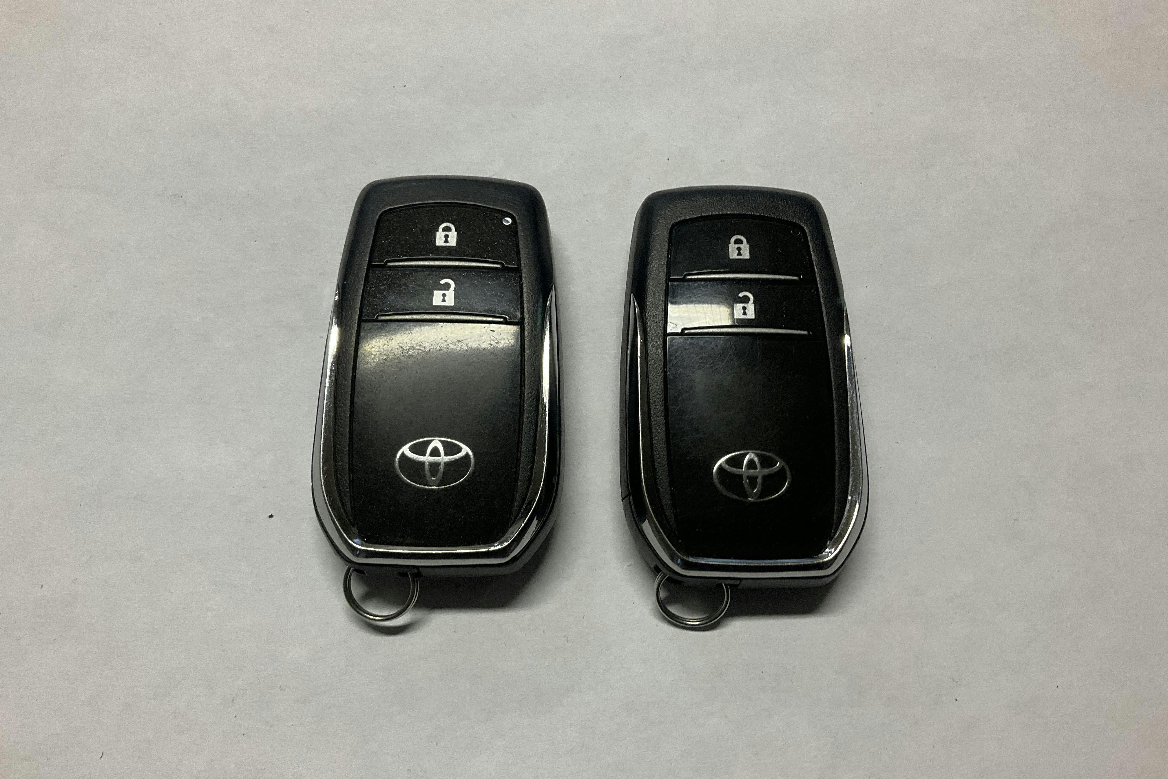 Presentationsfoto 17 av 17: Toyota Hilux 2.4 D 4WD (150hk) - 7 722 mil - Automat - Dark Grey - 2018