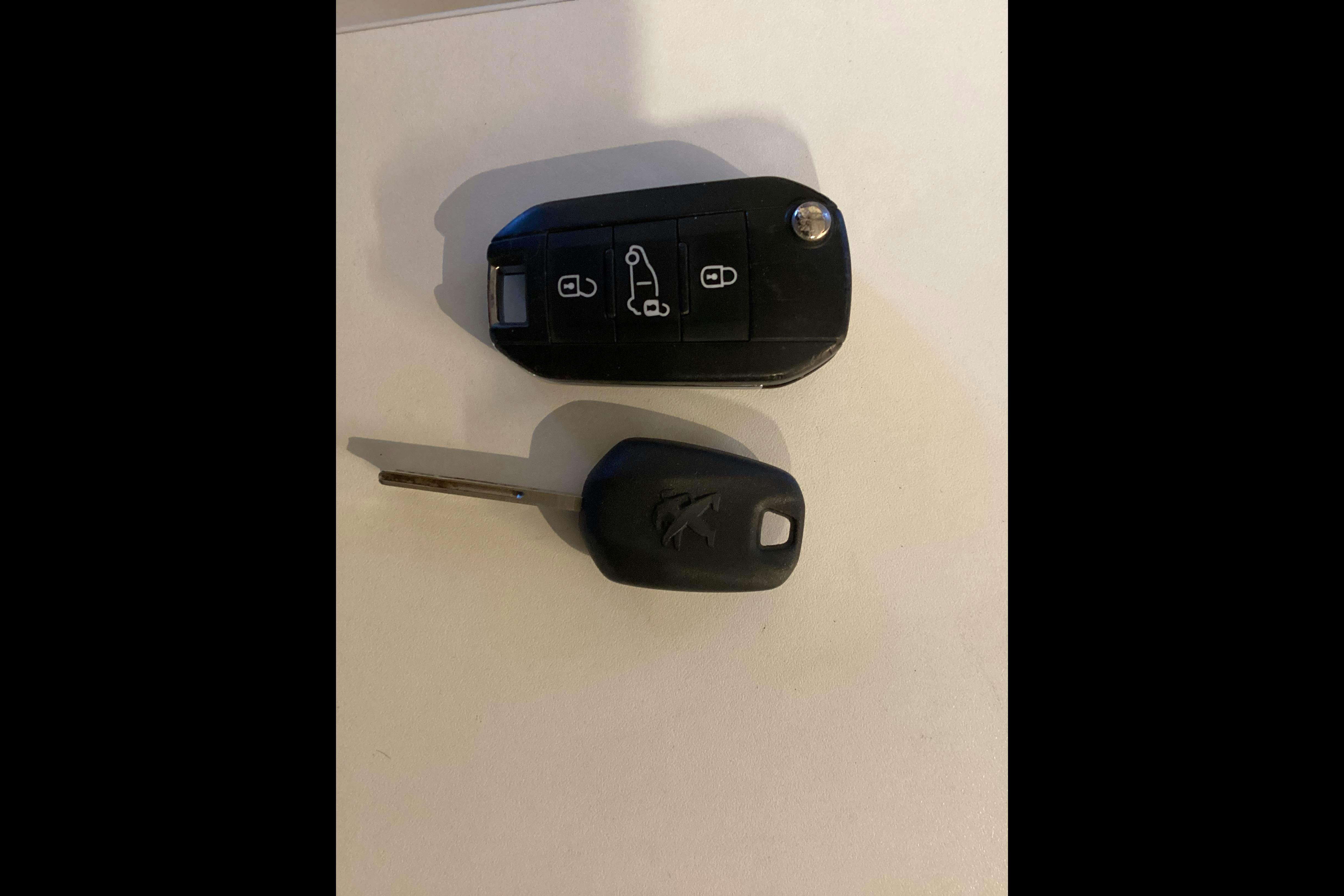 Zdjęcie prezentacyjne 17 z 17: Peugeot Partner 1.5 HDI Skåp (100hk) - 107 470 km - Manualna - biały - 2019