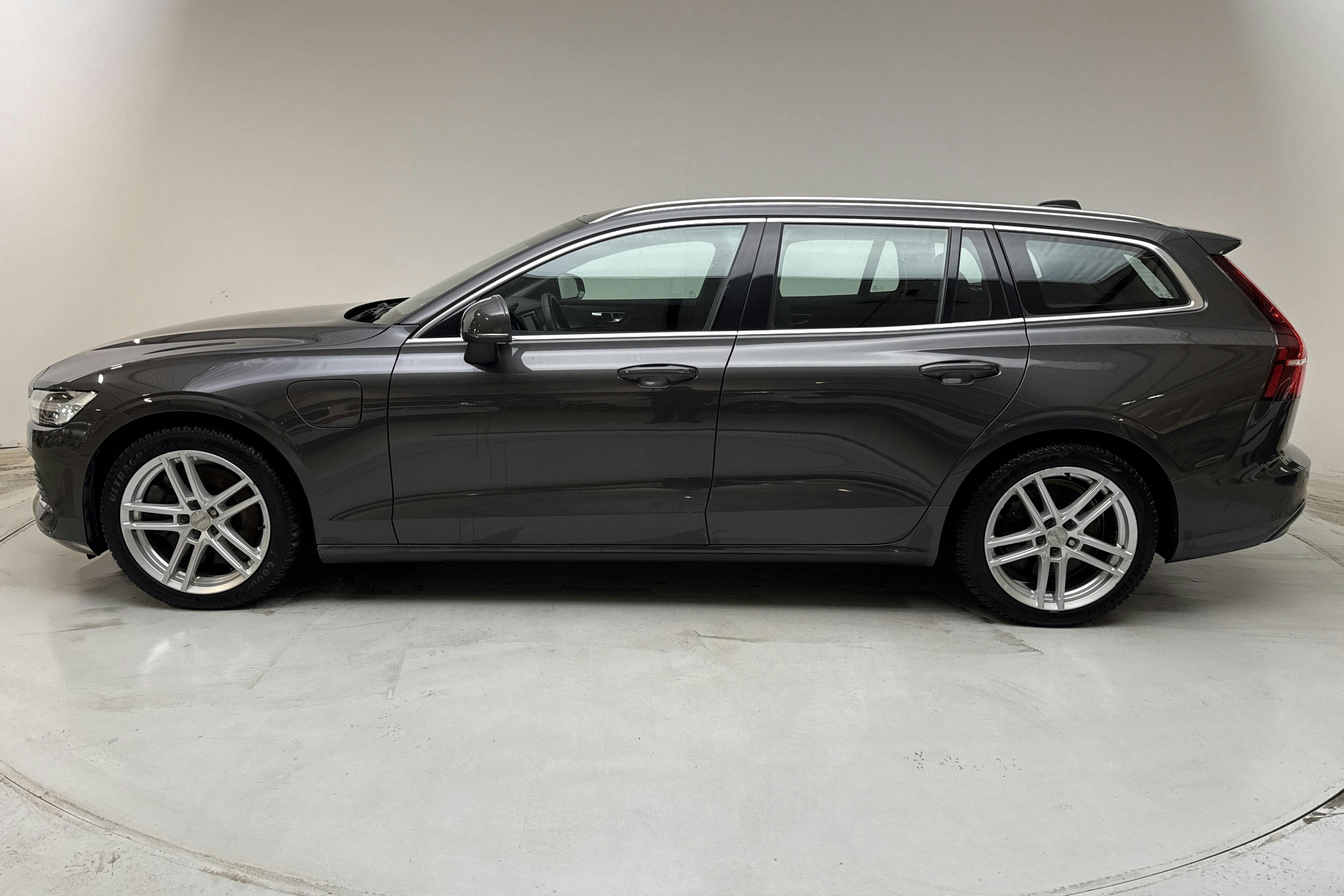 Presentation photo 2 of 16: Volvo V60 T6 AWD Recharge (350hk) - 100 670 km - Automatic - gray - 2023