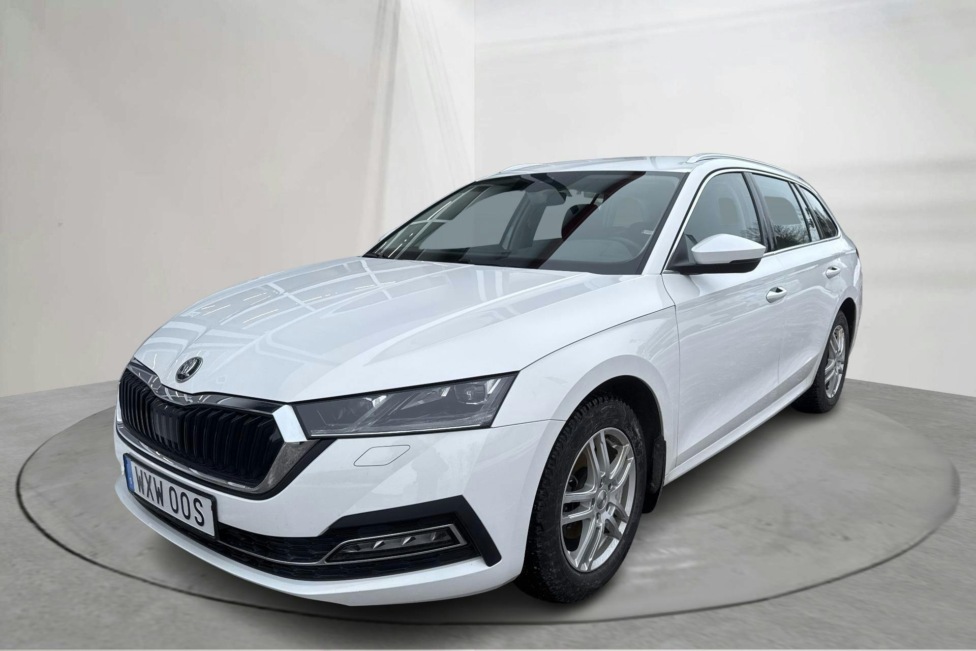 Presentation photo 1 of 16: Skoda Octavia TSI e-Tec mHEV Combi (110hk) - 71 040 km - Automatic - white - 2023