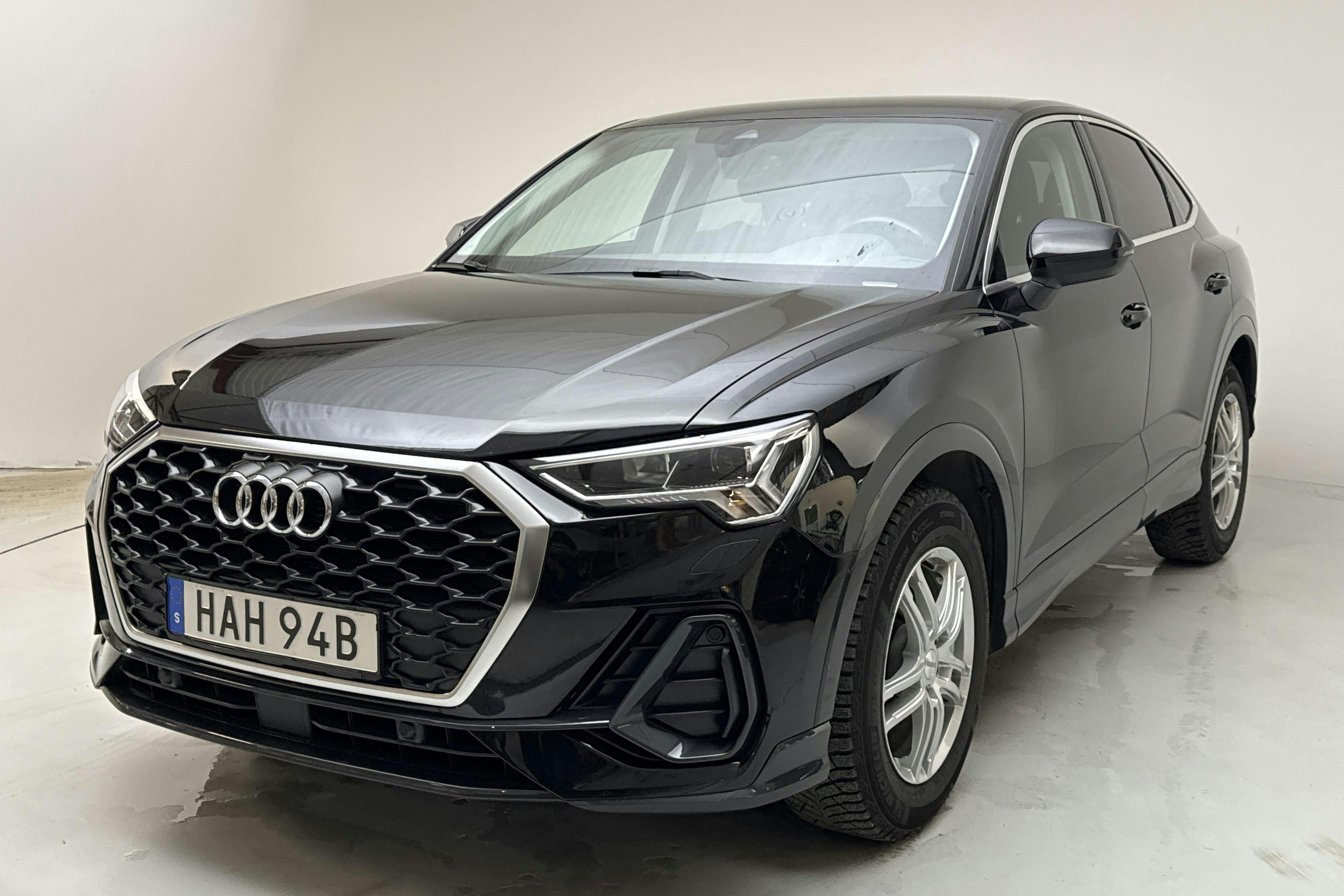Presentation photo 1 of 13: Audi Q3 35 TFSI (150hk) - 80 940 km - Automatic - black - 2023