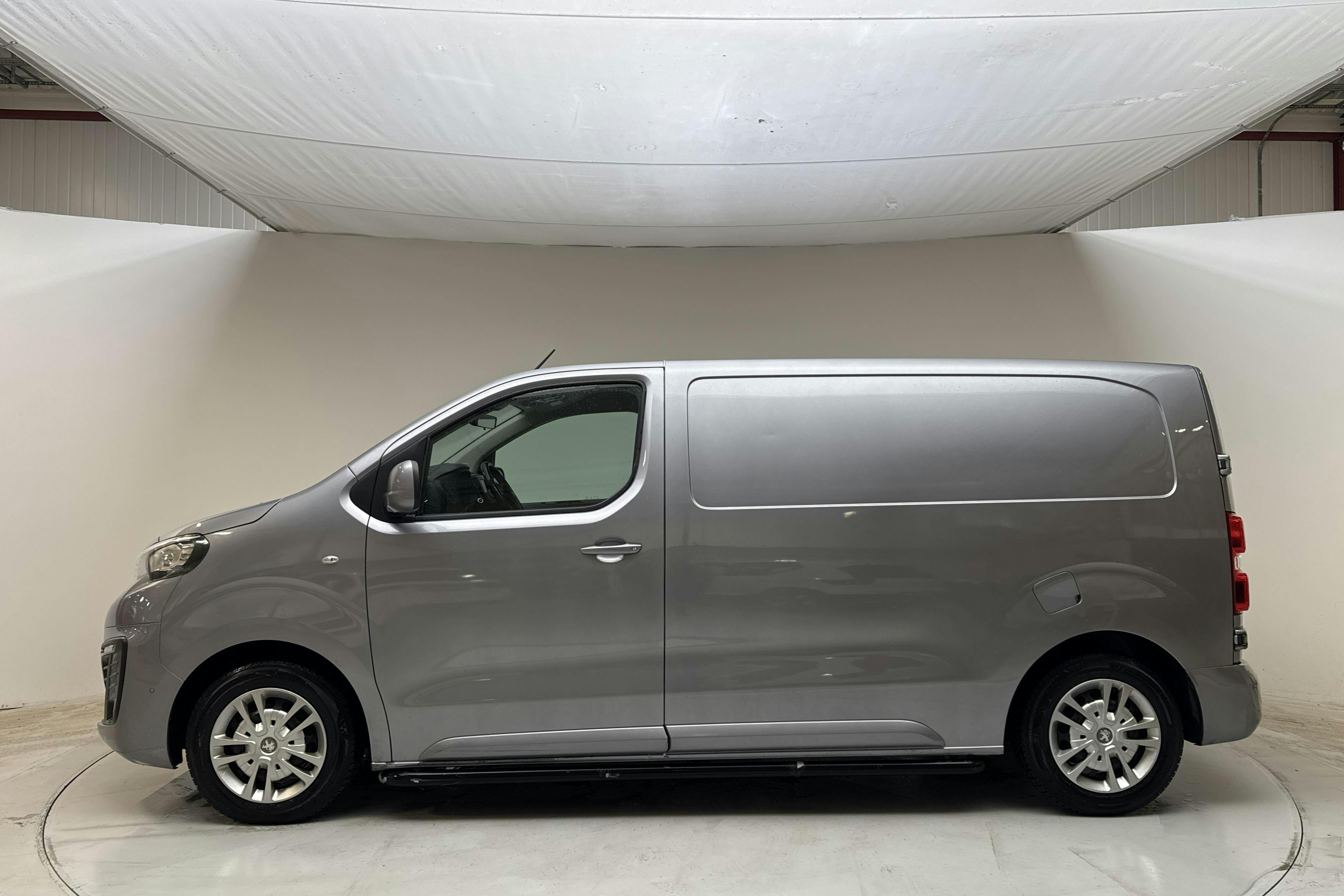 Presentation photo 2 of 12: Peugeot Expert BlueHDi Skåp (177hk) - 200 620 km - Automatic - gray - 2021