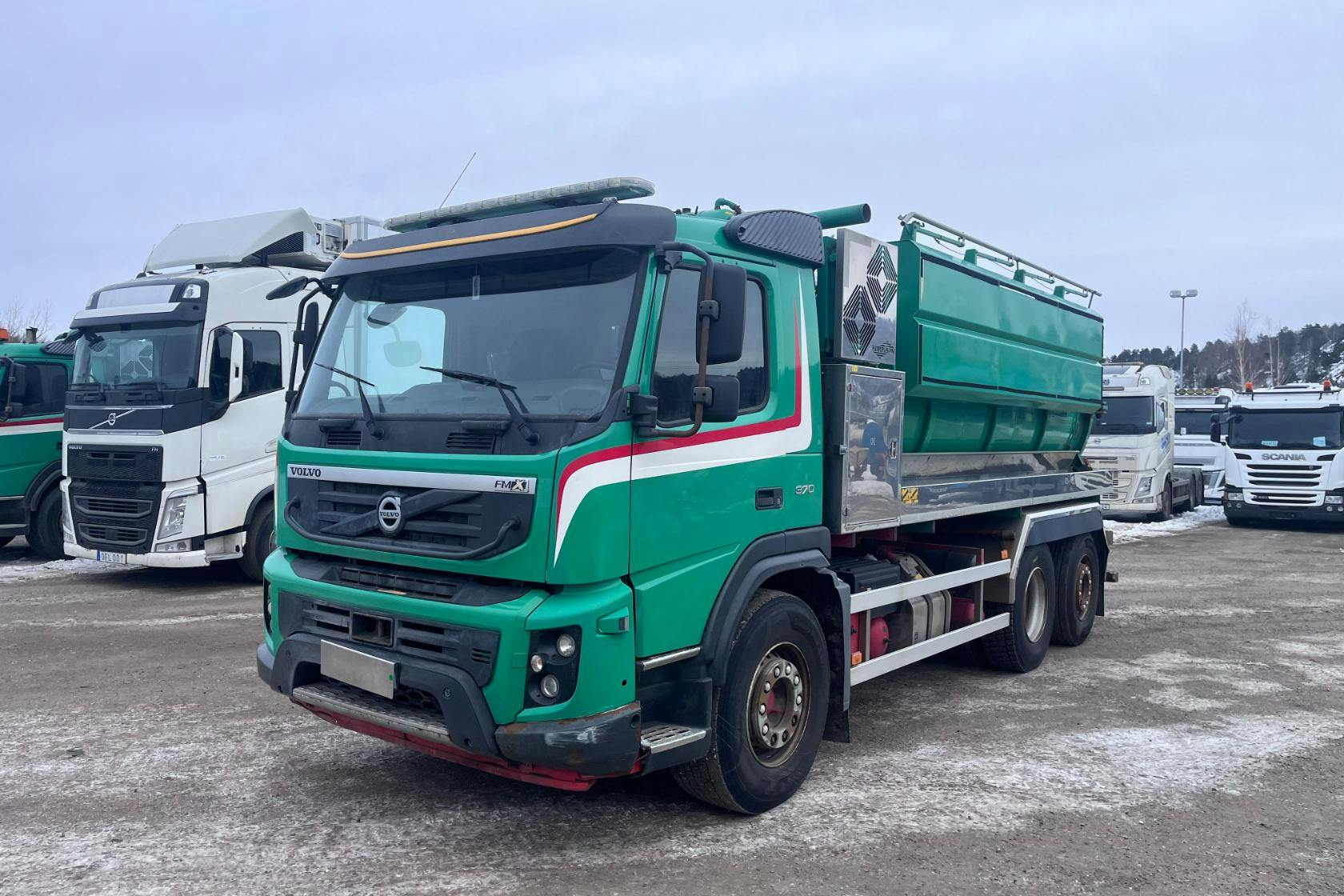 Presentation photo 1 of 118: Volvo FM 6*2 - 4 407 780 km - Automatic - green - 2012