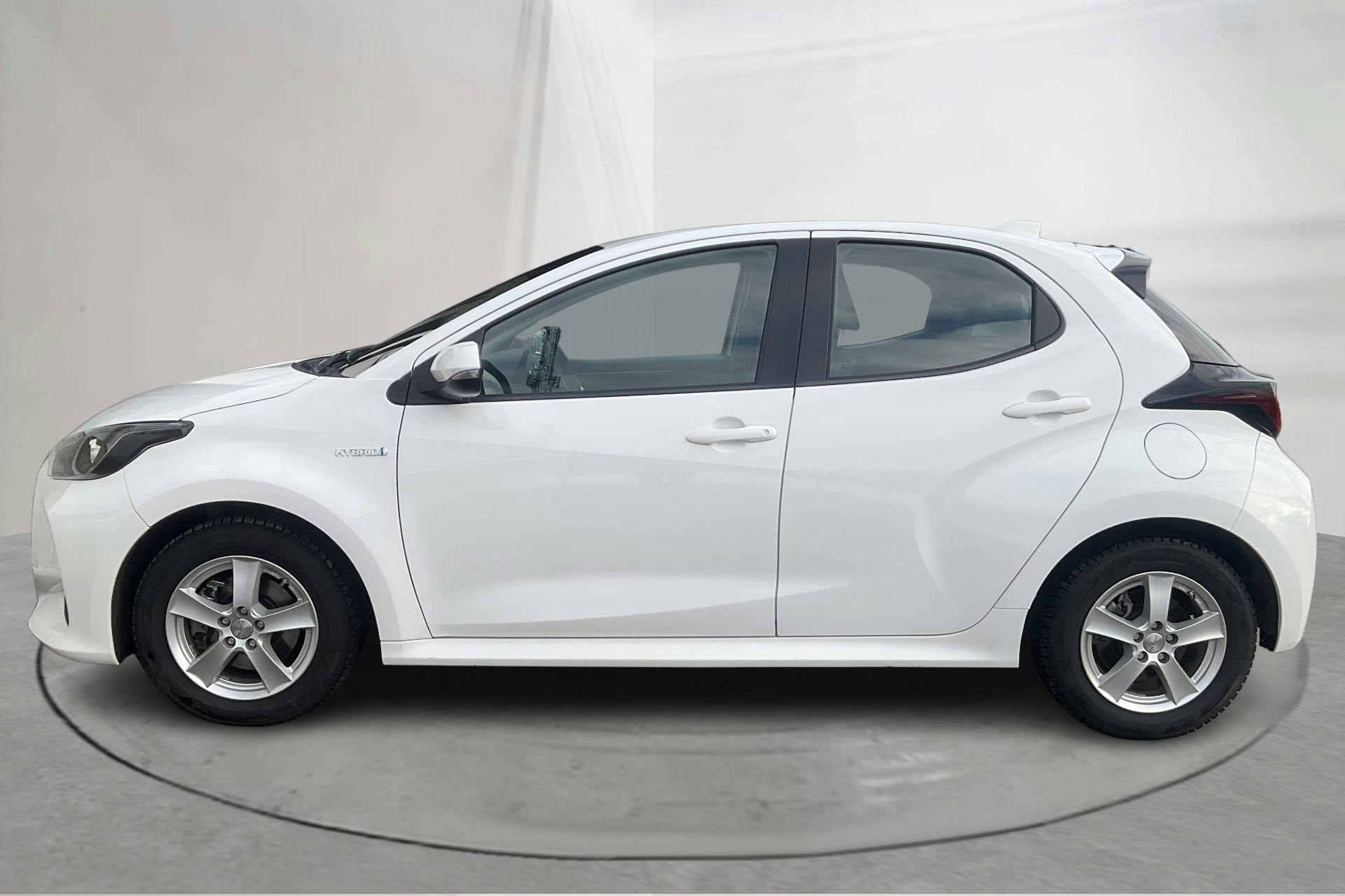Presentationsfoto 2 av 14: Toyota Yaris 1.5 Hybrid 5dr (116hk) - 4 896 mil - Automat - vit - 2020