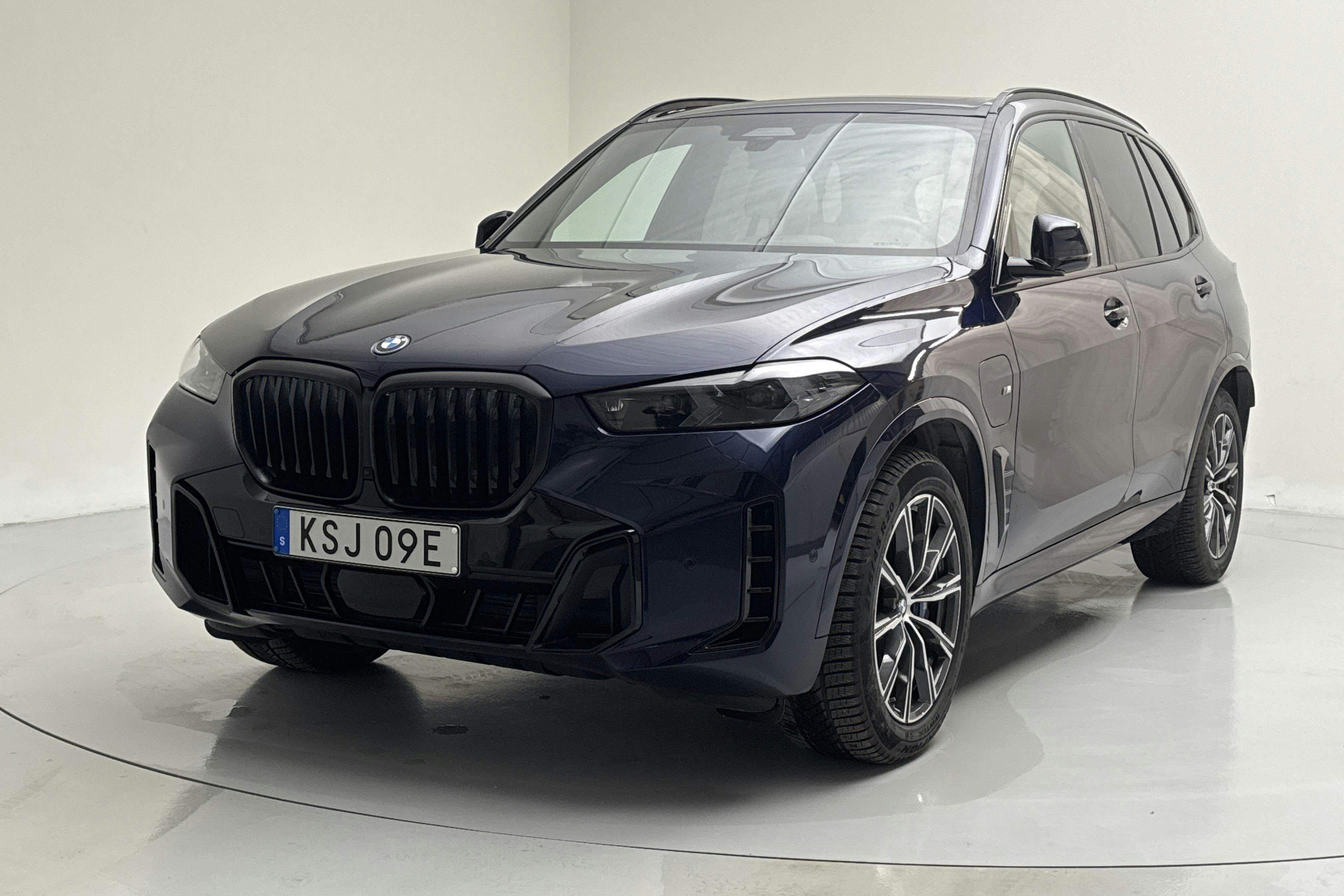 Presentationsfoto 1 av 23: BMW X5 xDrive50e LCI, G05 (489hk) - 2 168 mil - Automat - blå - 2024