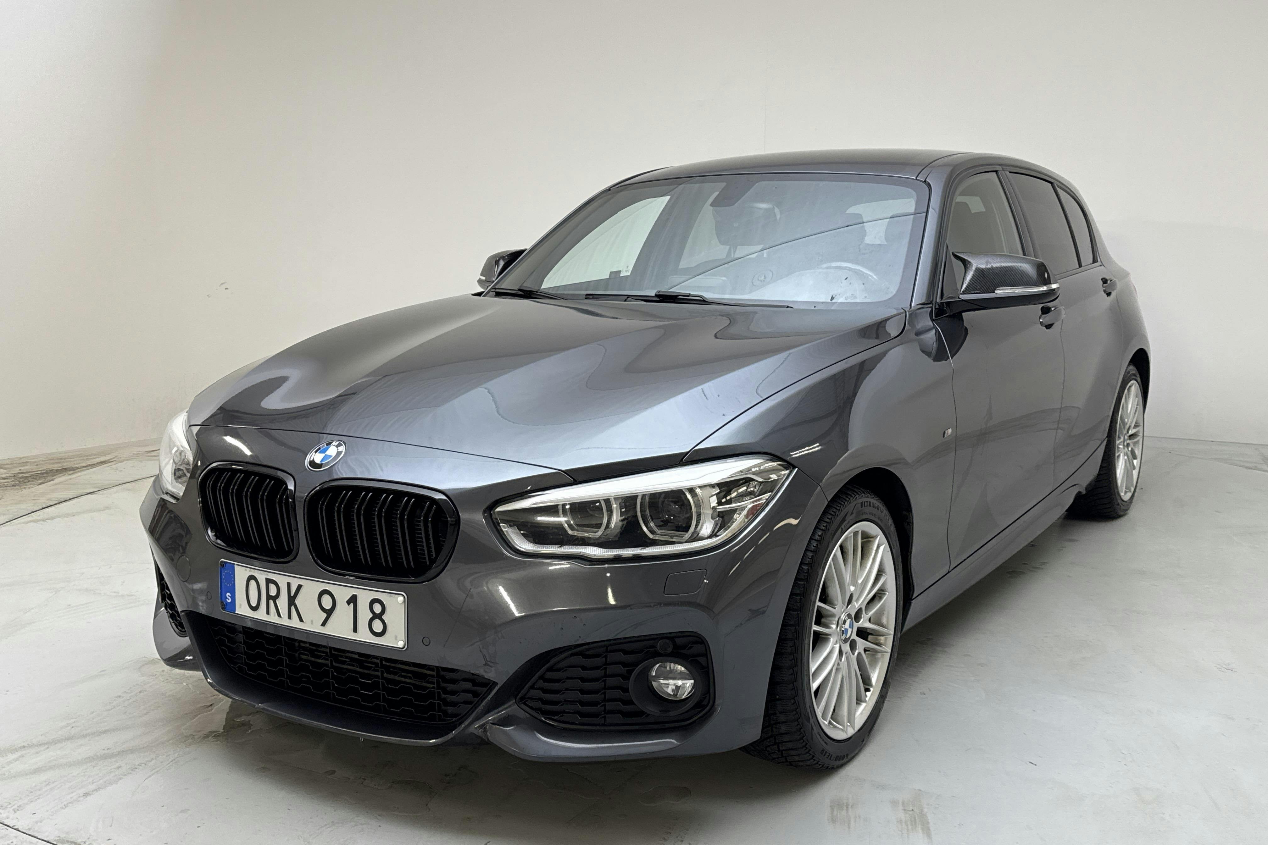 Presentationsfoto 1 av 12: BMW 118i 5dr, F20 (136hk) - 10 233 mil - Automat - grå - 2018