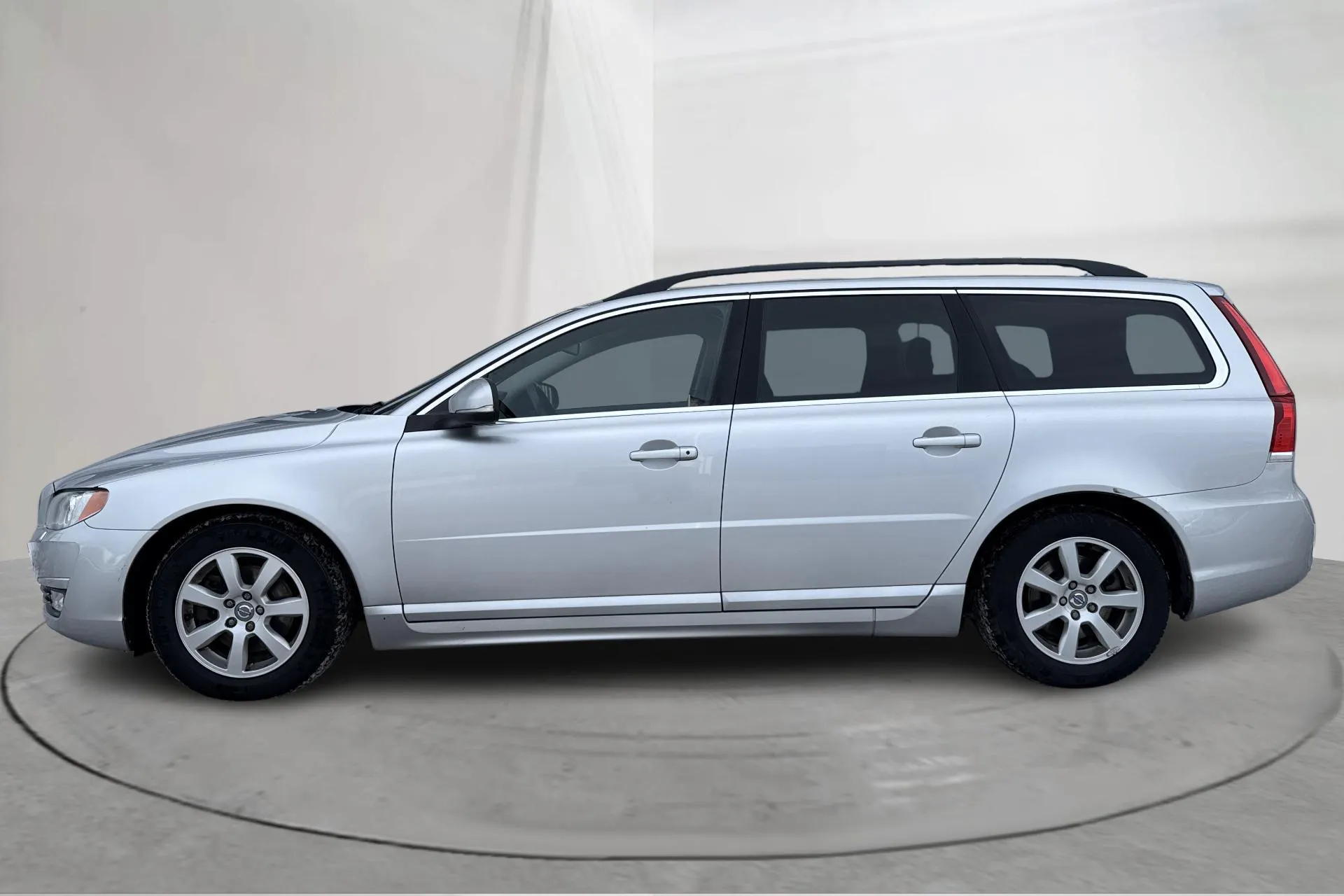 Presentation photo 2 of 15: Volvo V70 II D2 (115hk) - 124 860 km - Automatic - silver - 2014