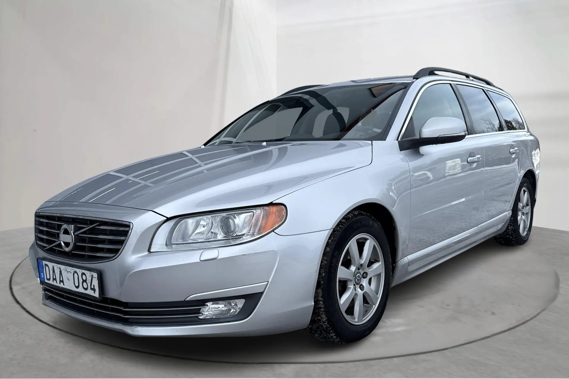 Presentation photo 1 of 15: Volvo V70 II D2 (115hk) - 124 860 km - Automatic - silver - 2014