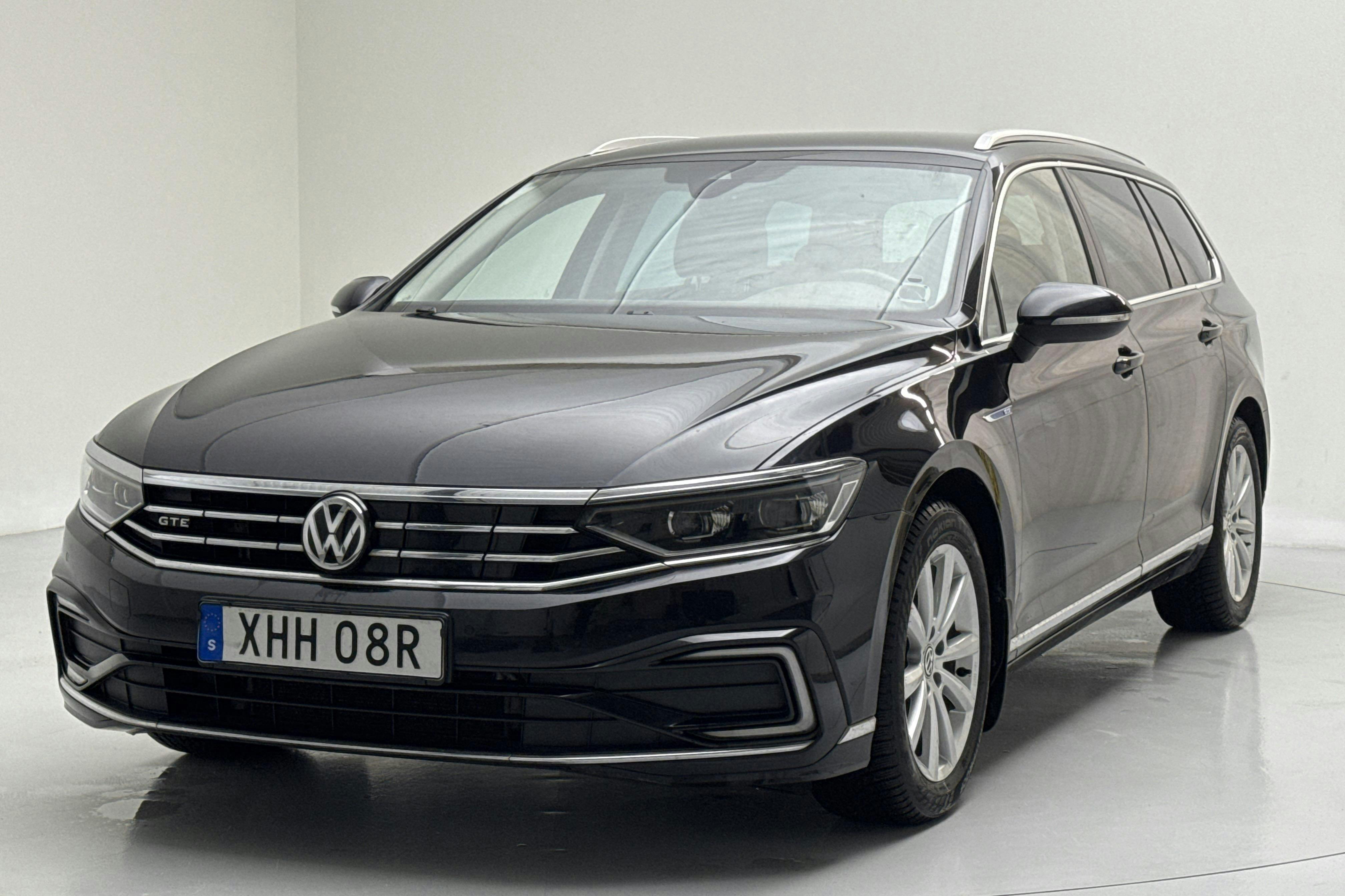 Presentationsfoto 1 av 17: VW Passat 1.4 GTE Sportscombi (218hk) - 14 219 mil - Automat - svart - 2020