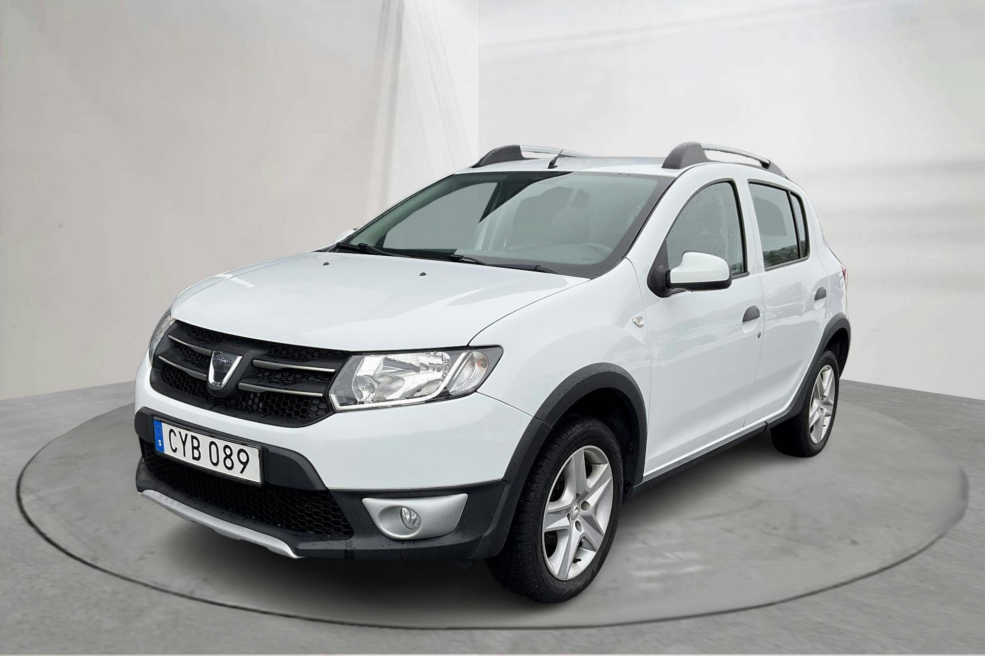 Presentationsfoto 1 av 14: Dacia Sandero 0.9 TCe Stepway (90hk) - 14 545 mil - Manuell - vit - 2016