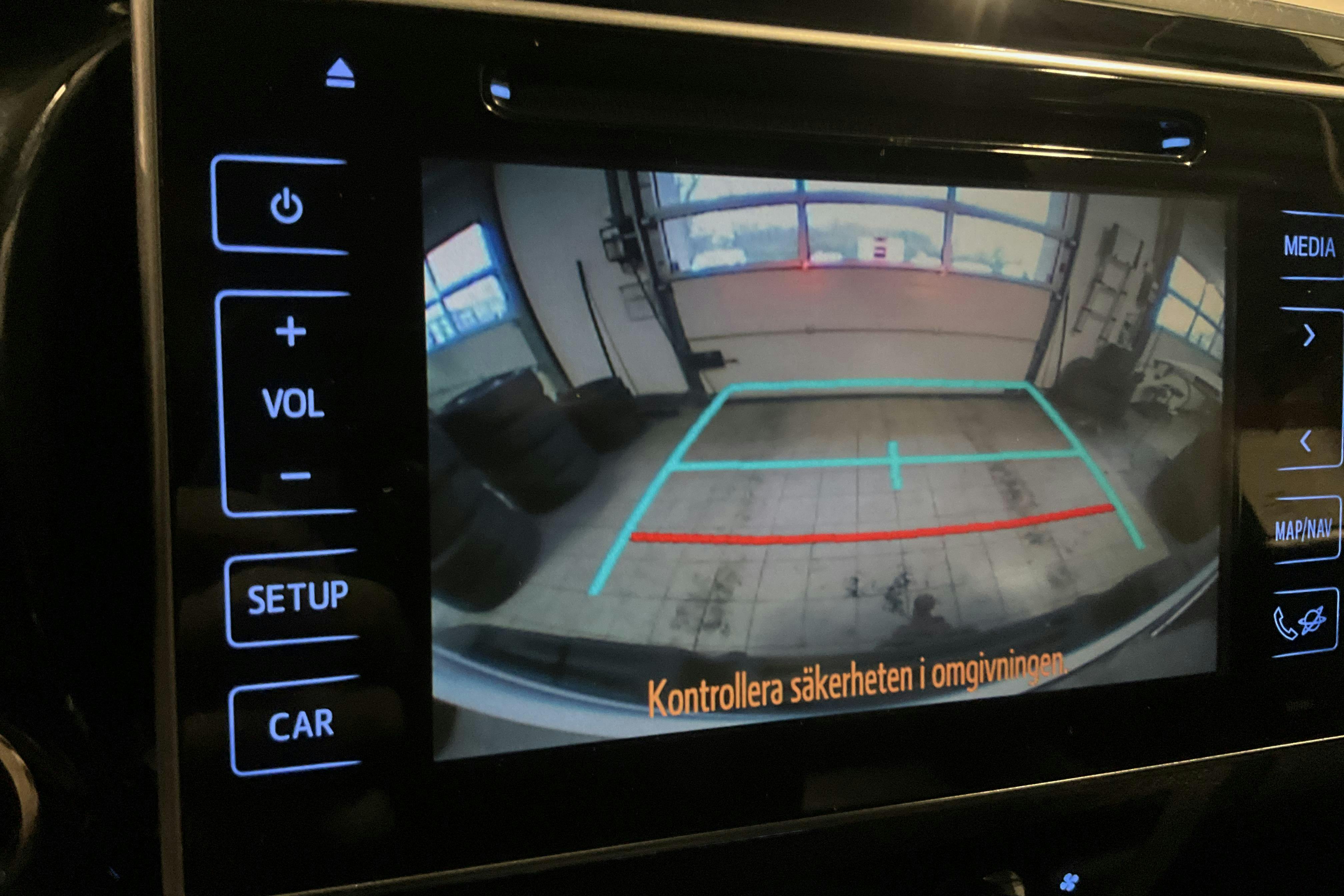 Presentationsfoto 14 av 14: Toyota Hilux 2.4 D 4WD (150hk) - 28 070 mil - Automat - vit - 2016