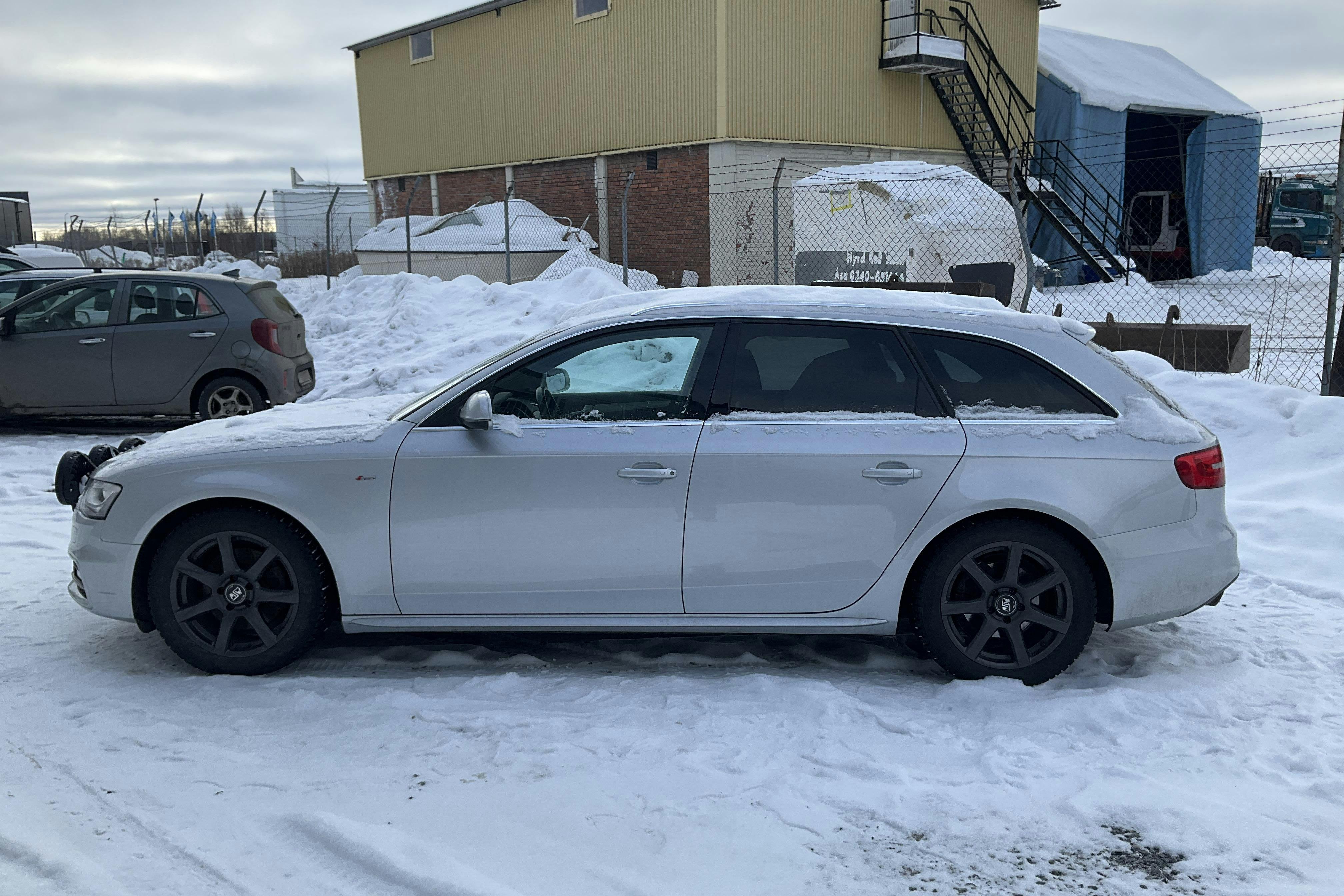 Presentationsfoto 2 av 11: Audi A4 2.0 TDI Avant quattro (177hk) - 17 609 mil - Automat - silver - 2014