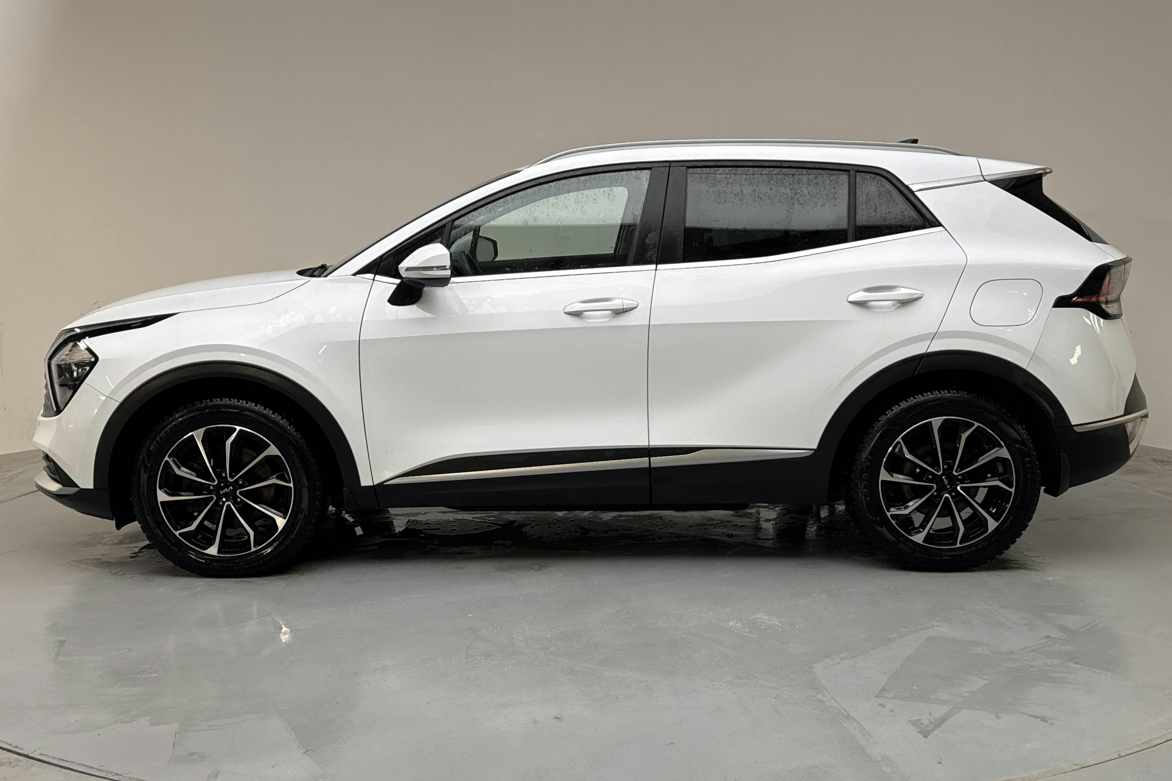 Presentation photo 2 of 17: KIA Sportage PHEV AWD (265hk) - 90 900 km - Automatic - white - 2022