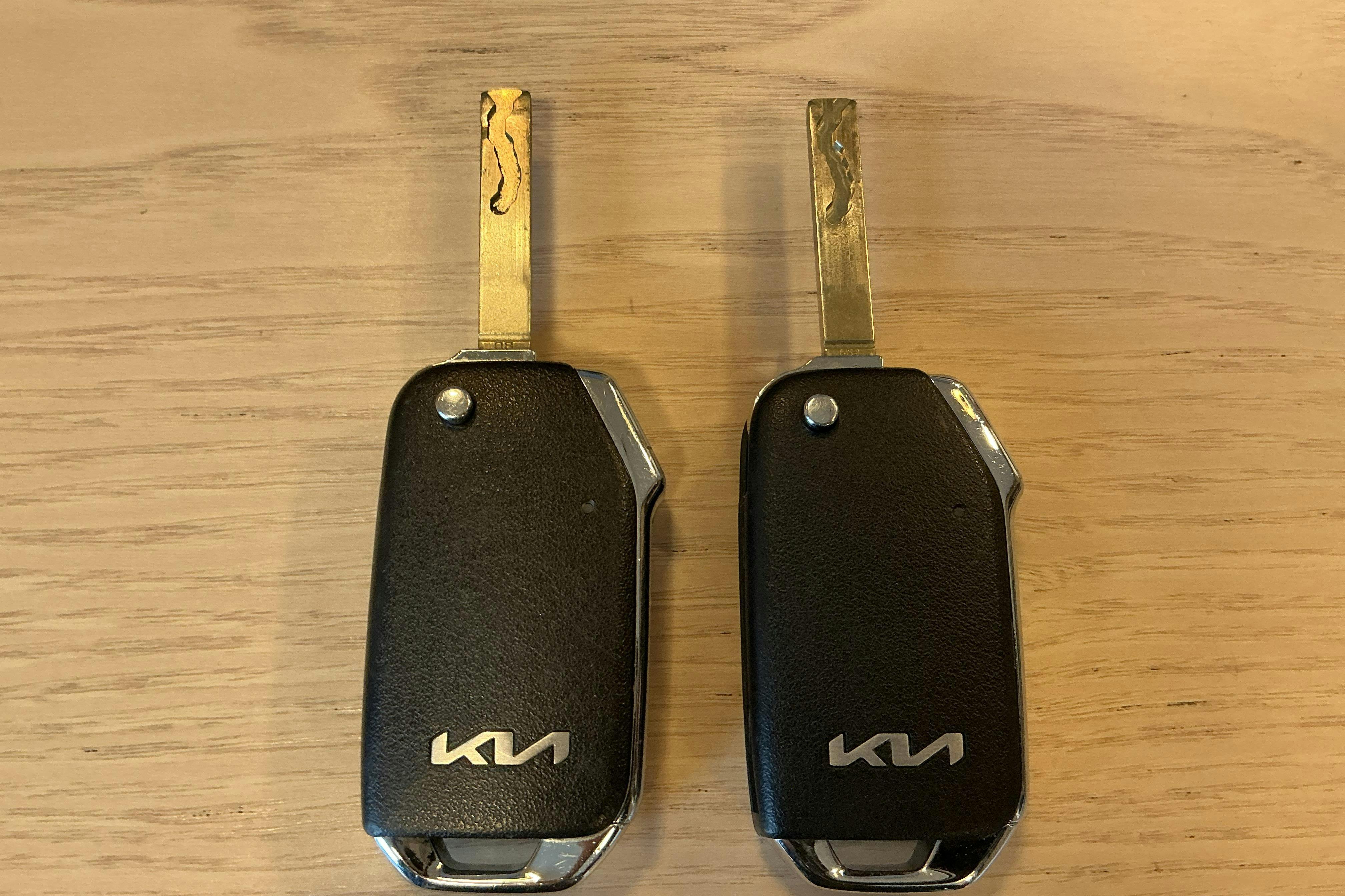 Presentation photo 17 of 17: KIA Sportage PHEV AWD (265hk) - 90 900 km - Automatic - white - 2022