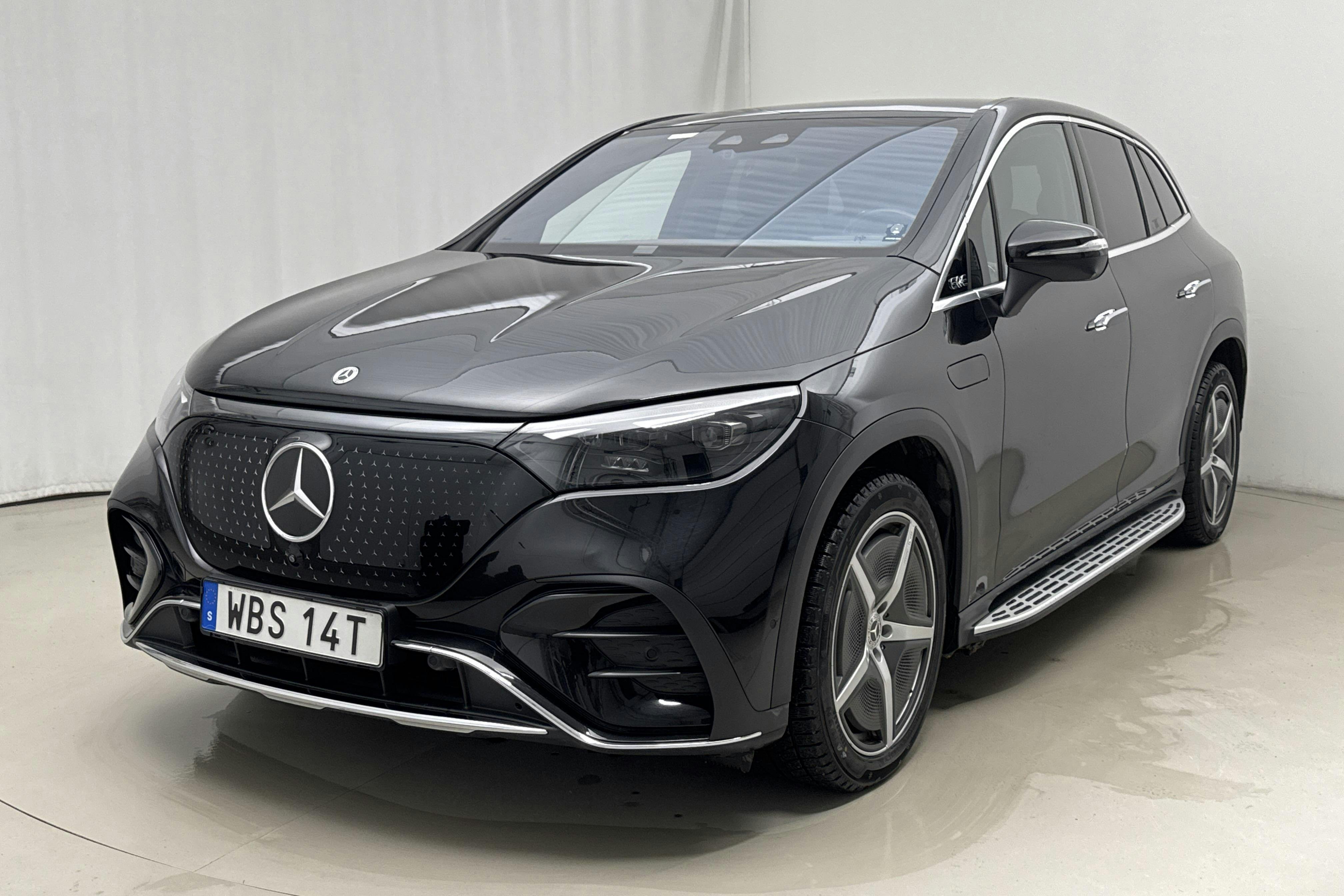 Presentationsfoto 1 av 22: Mercedes EQE 500 4Matic SUV X294 (408hk) - 8 862 mil - Automat - svart - 2023