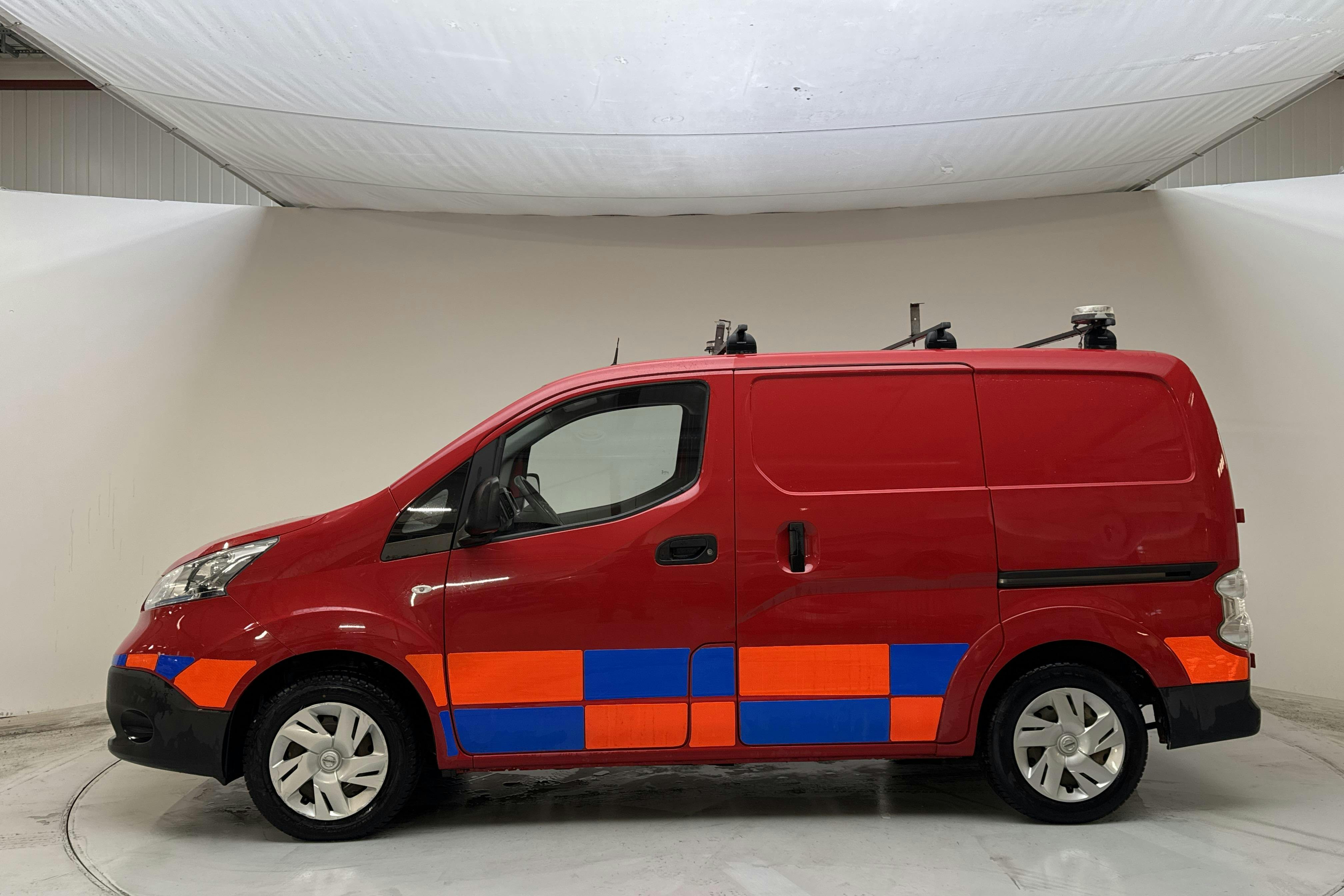 Presentationsfoto 2 av 15: Nissan e-NV200 40kWh (109hk) - 8 540 mil - Automat - röd - 2018