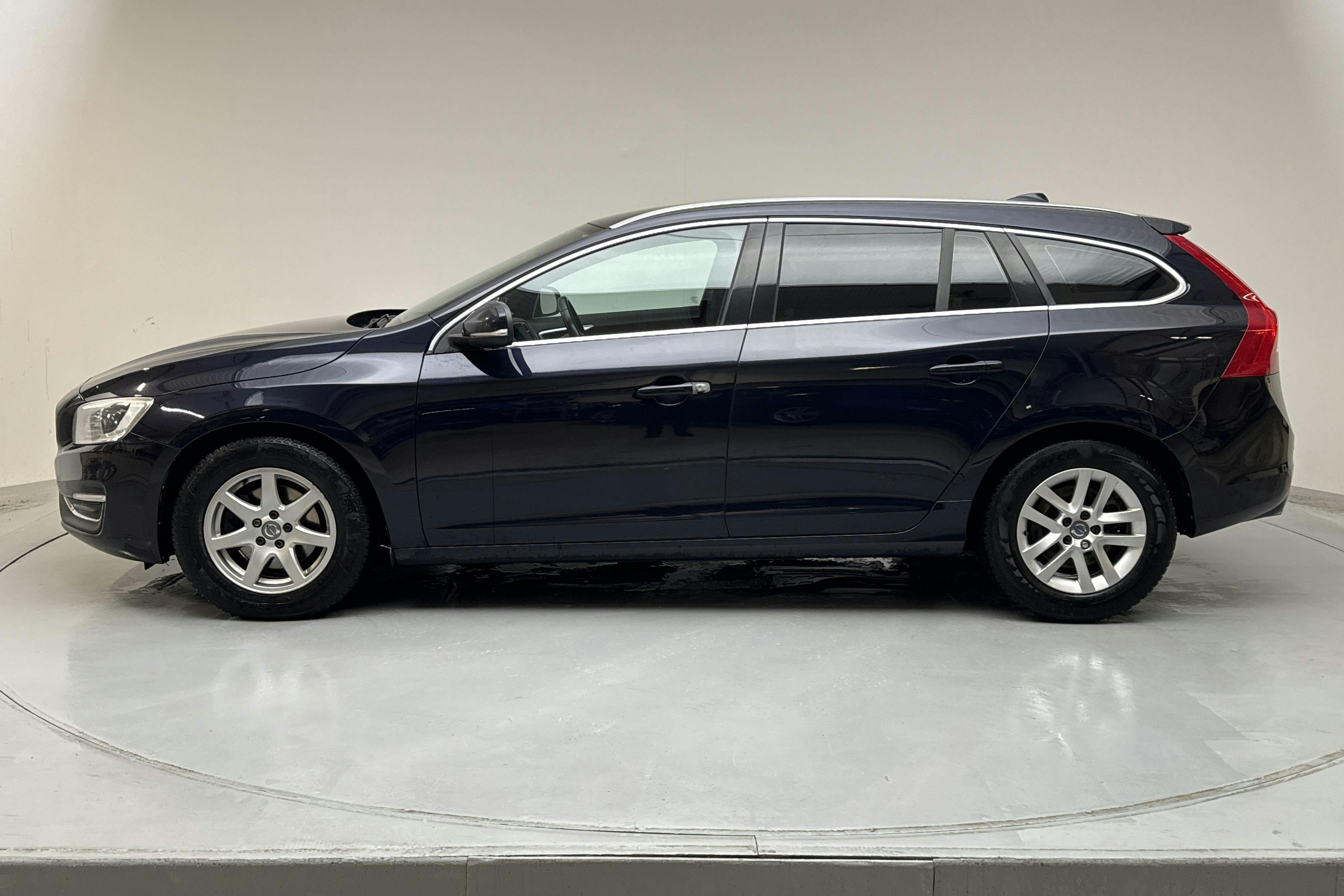 Presentation photo 2 of 14: Volvo V60 D4 (190hk) - 258 830 km - Automatic - Dark Blue - 2016
