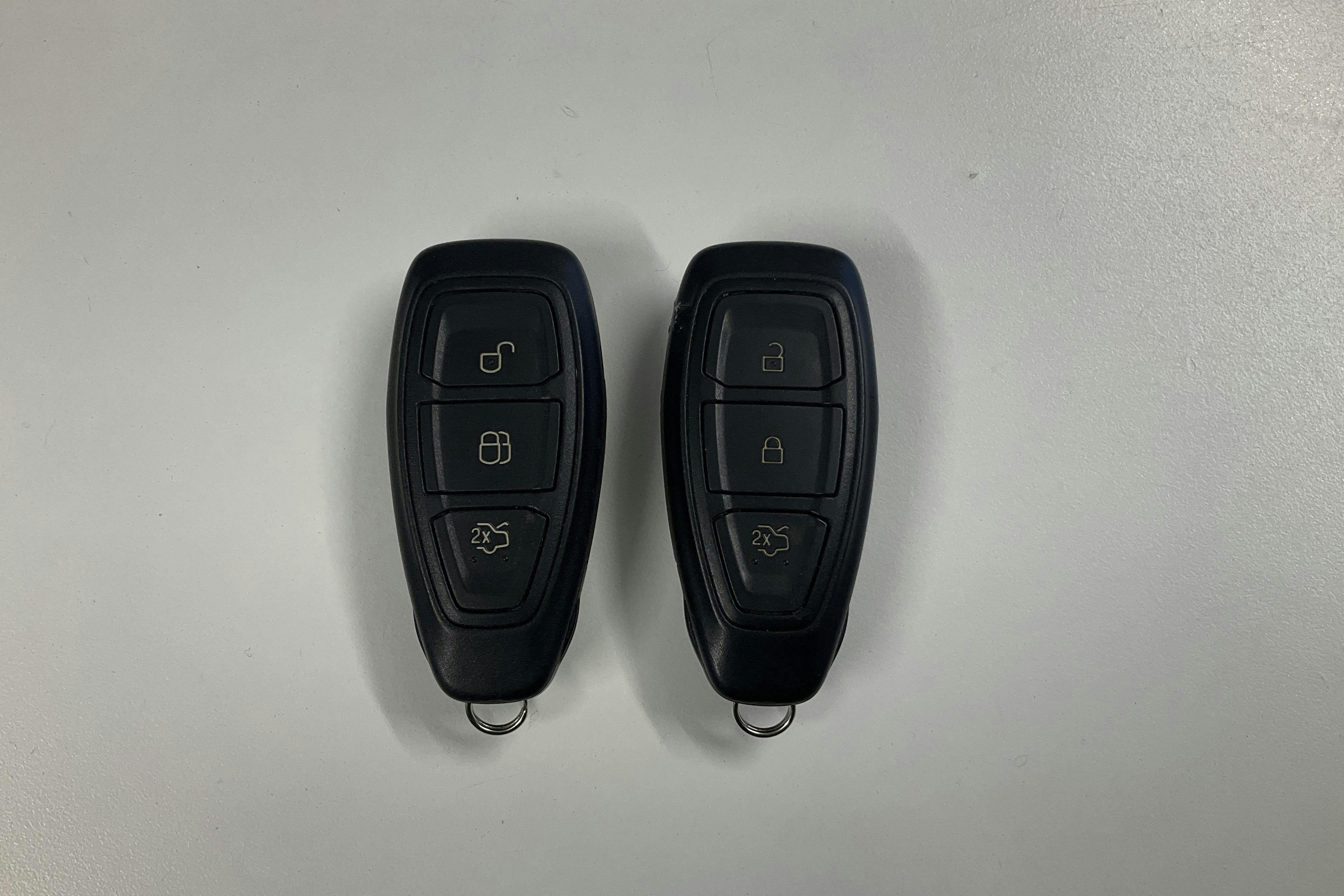 Presentationsfoto 15 av 15: Ford Kuga 2.0 TDCi AWD (180hk) - 15 880 mil - Automat - grå - 2016