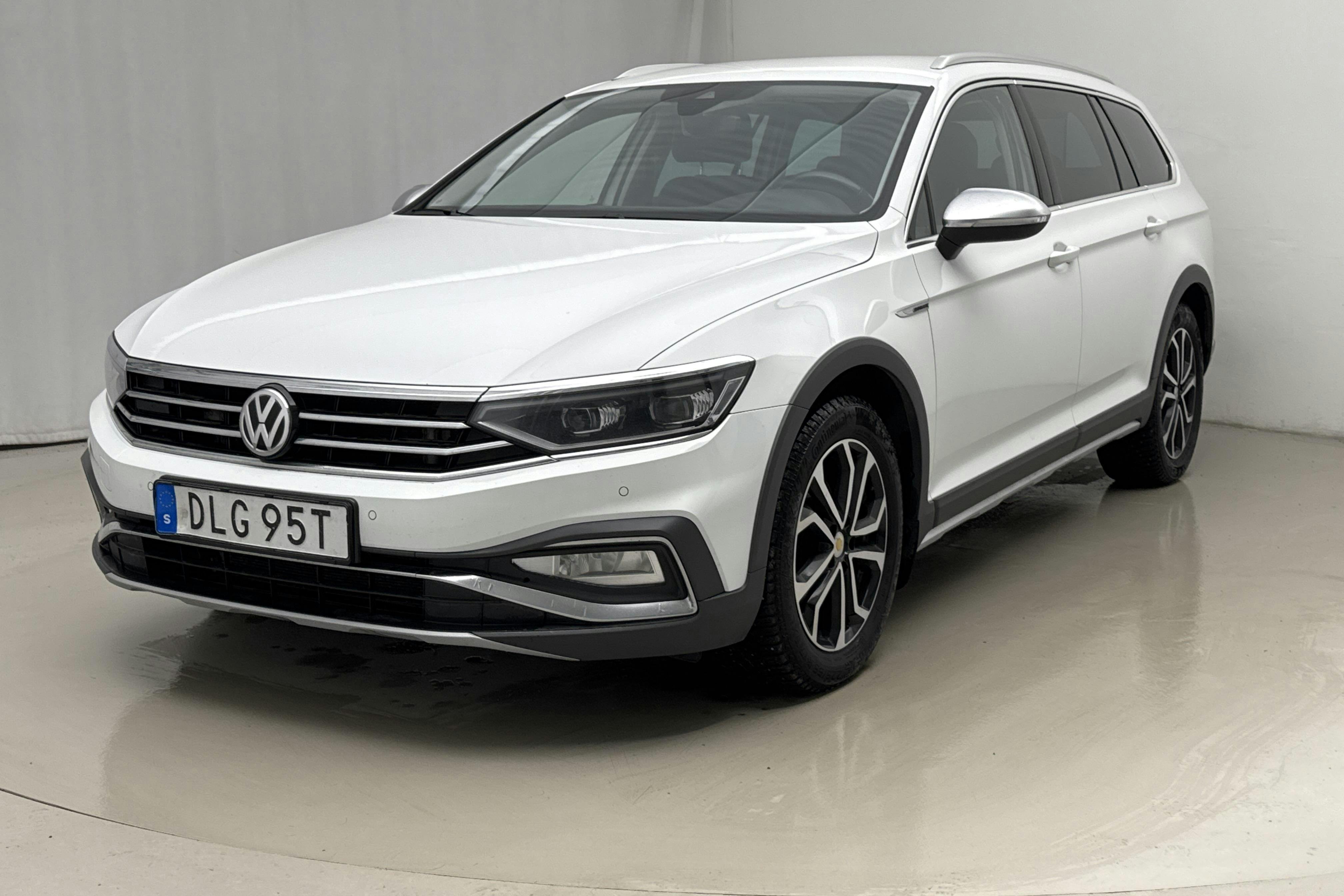 Presentation photo 1 of 18: VW Passat Alltrack 2.0 TDI 4MOTION (190hk) - 190 020 km - Automatic - white - 2020